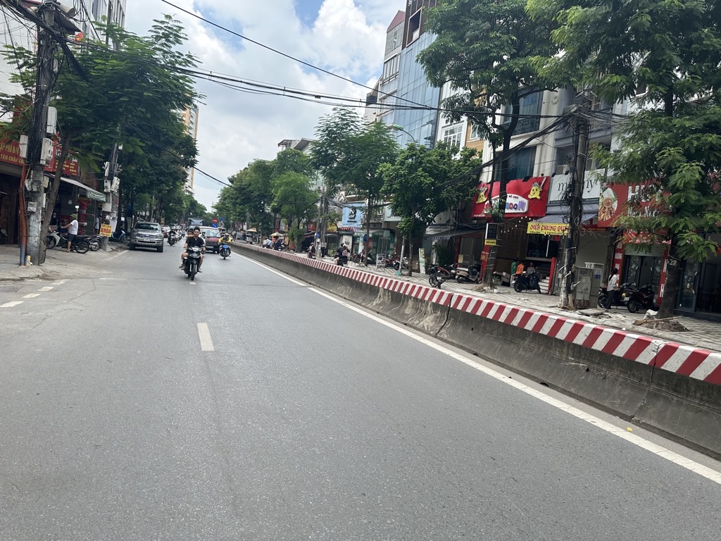 Nhà mặt phố Lạc Long Quân siêu hiếm, ô tô tránh, kinh doanh đỉnh