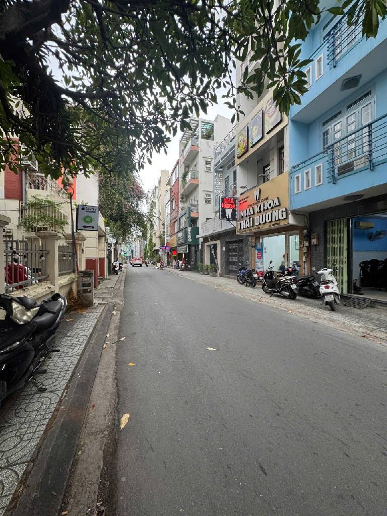 MẶT TIỀN QUẬN 1 -
Mô tả: nhà 1 trệt 1 lửng 2 lầu sân thượng thoáng mát, 4pn 4wc
Nhà Chính chủ Lâu