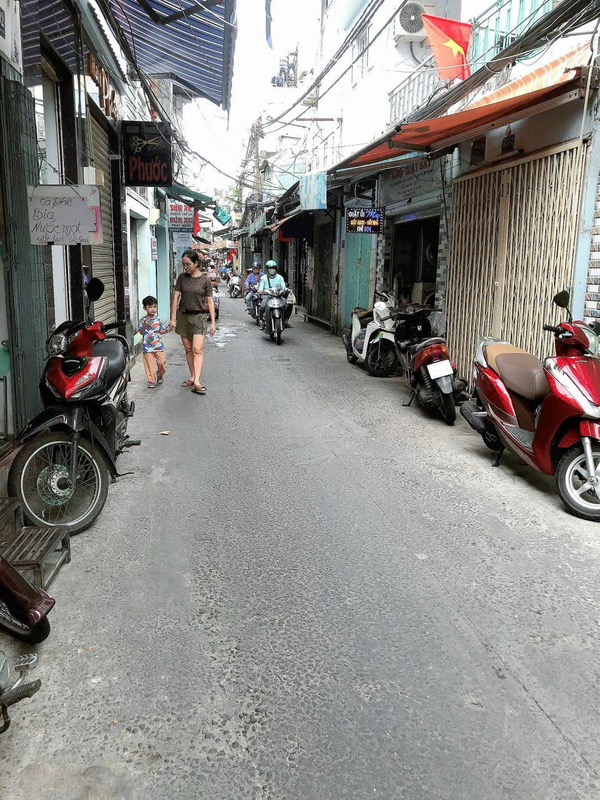 Mặt tiền Đoàn Văn Bơ - 3 Tầng - 2 tỷ nhỉnh - Sổ đẹp vuông vức