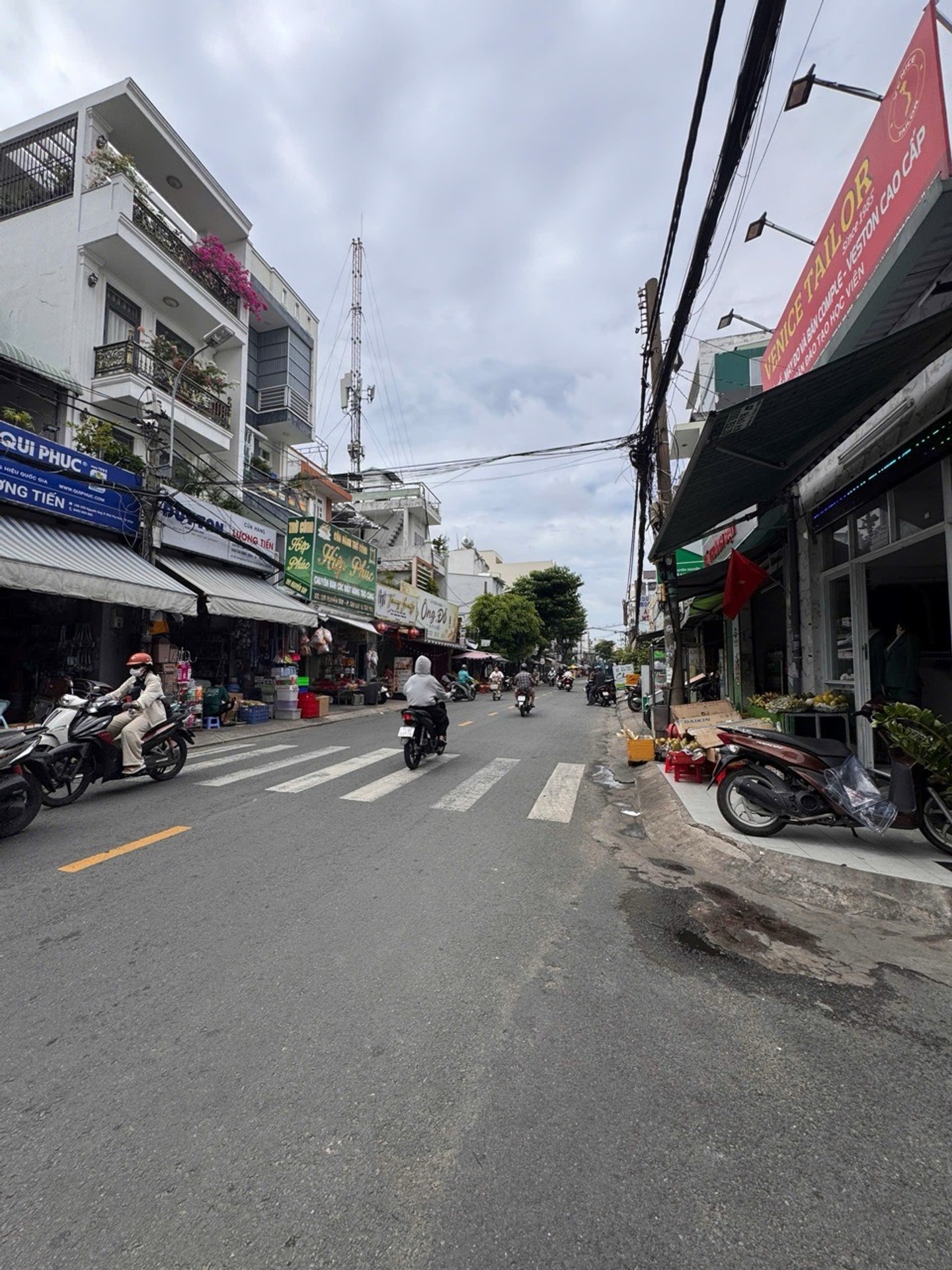 Nhà mặt phố 97m2 tại Tân Phú sầm uất, giá 17 tỷ đồng