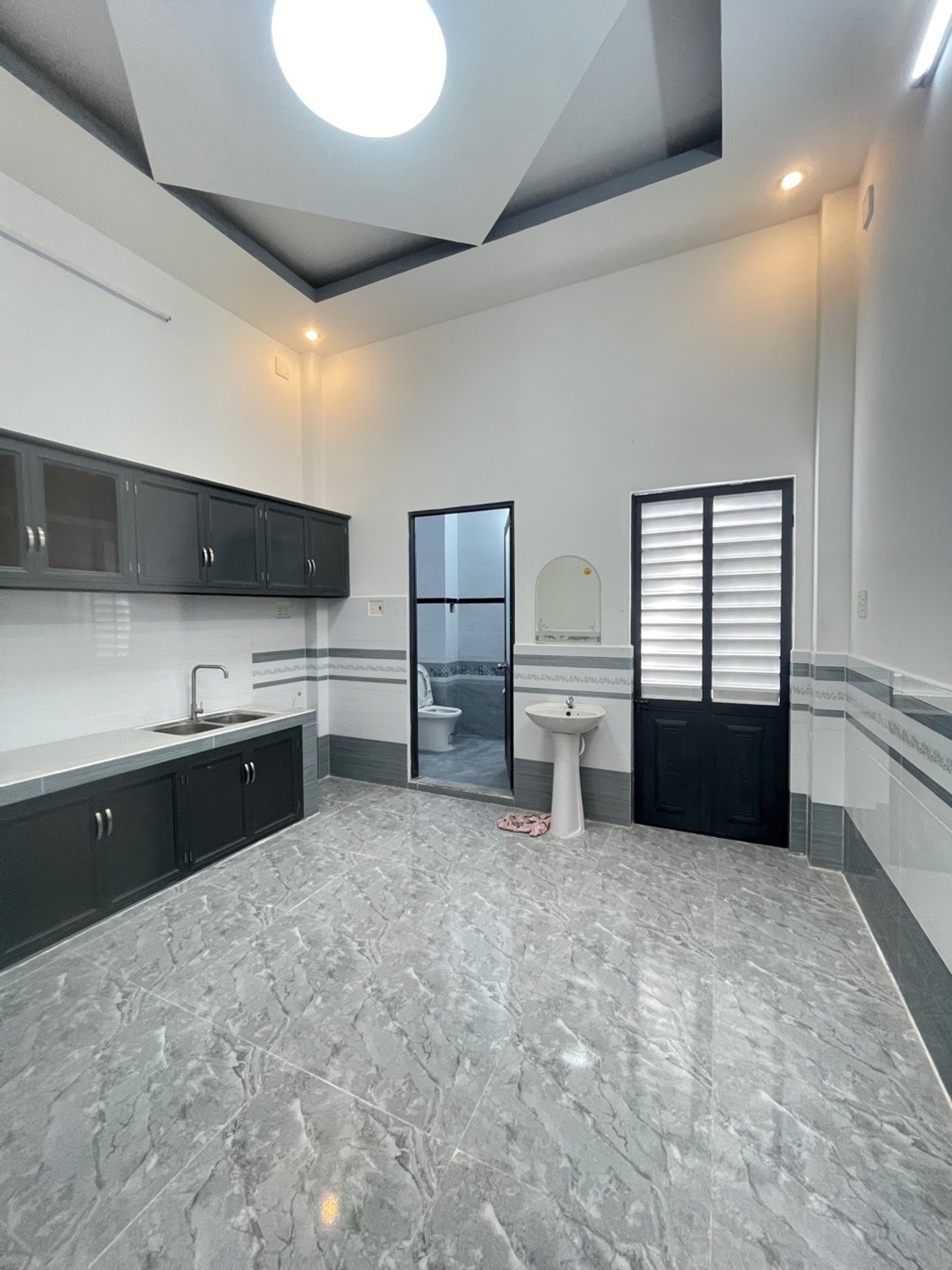 Nhà 3 tầng, Mt nhựa thông, kề chợ Xuân Thới Thượng, 4x22m