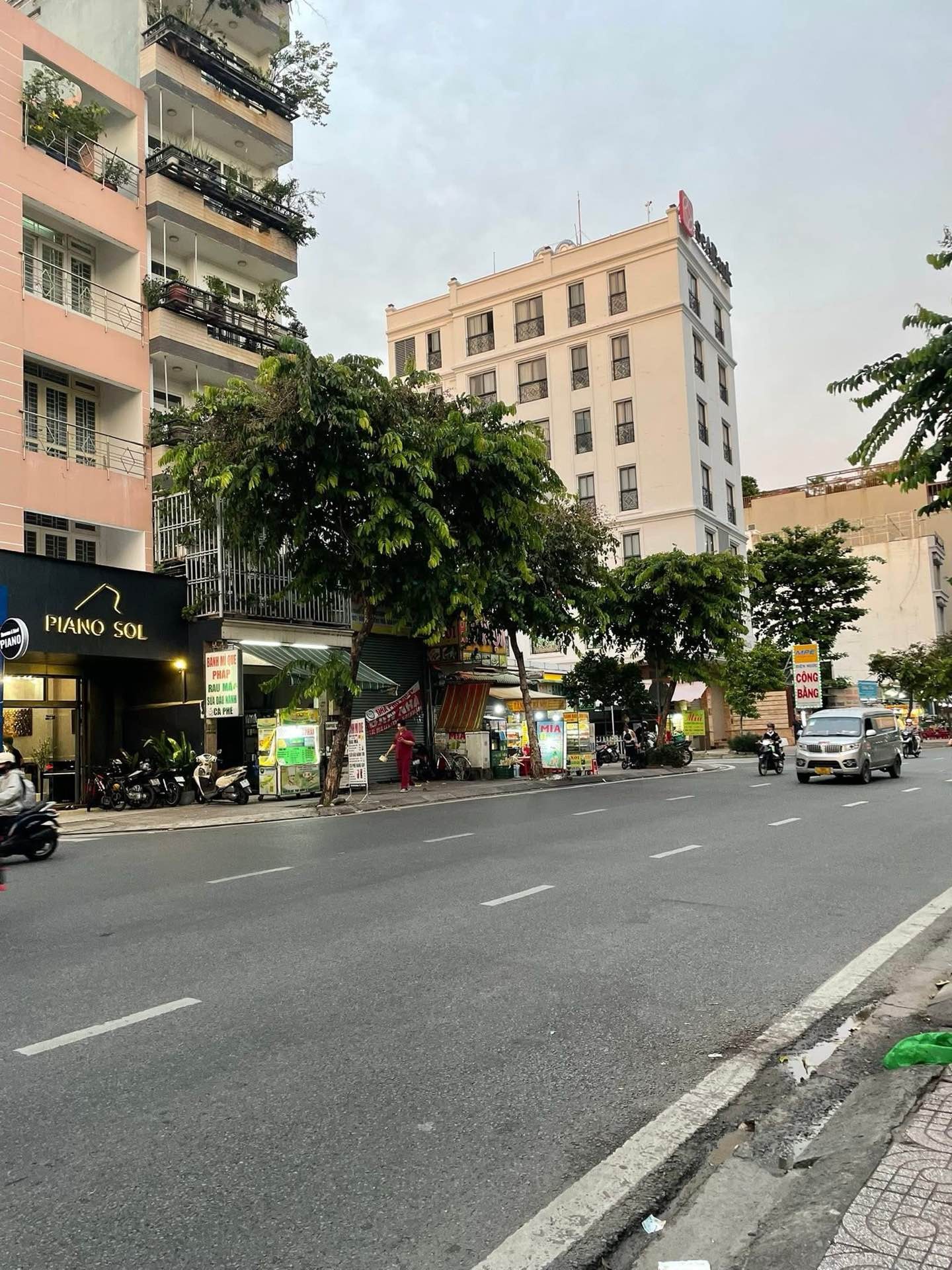 Bán nhà riêng 5 tầng có thang máy tại phường Bạch Đằng giá 28 tỷ
