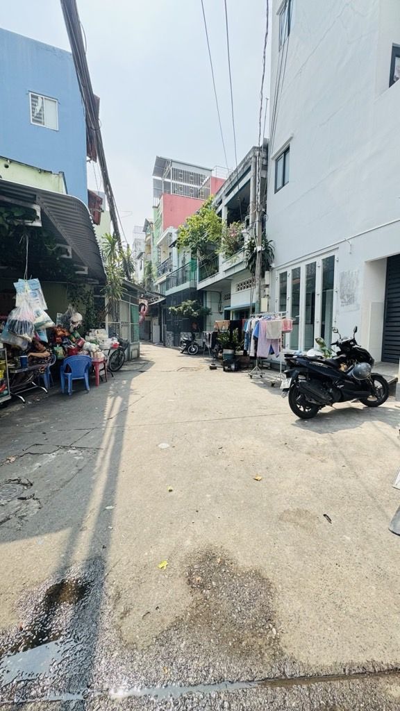 Quận 4 - 14PN CHDV - Dòng Tiền 70 Triệu/ - Có Thang Máy - 122M - Nở Hậu Gần 8M -