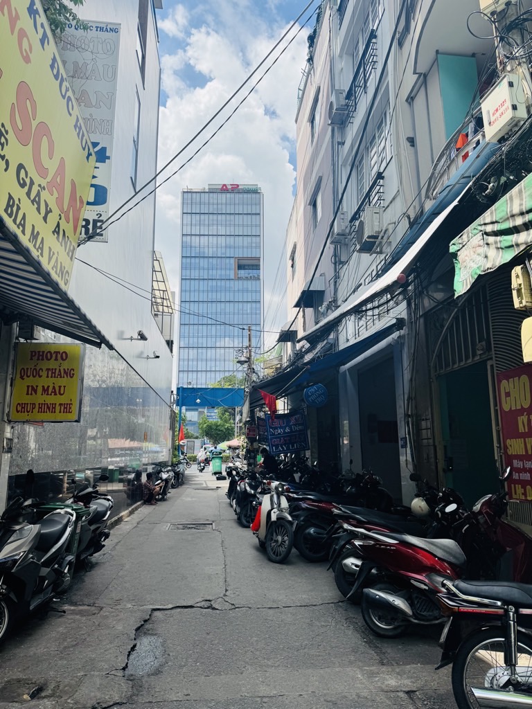 BÊN ĐH HUTECH - P25 BÌNH THẠNH - HẺM XE HƠI - 2 TẦNG - 66M2