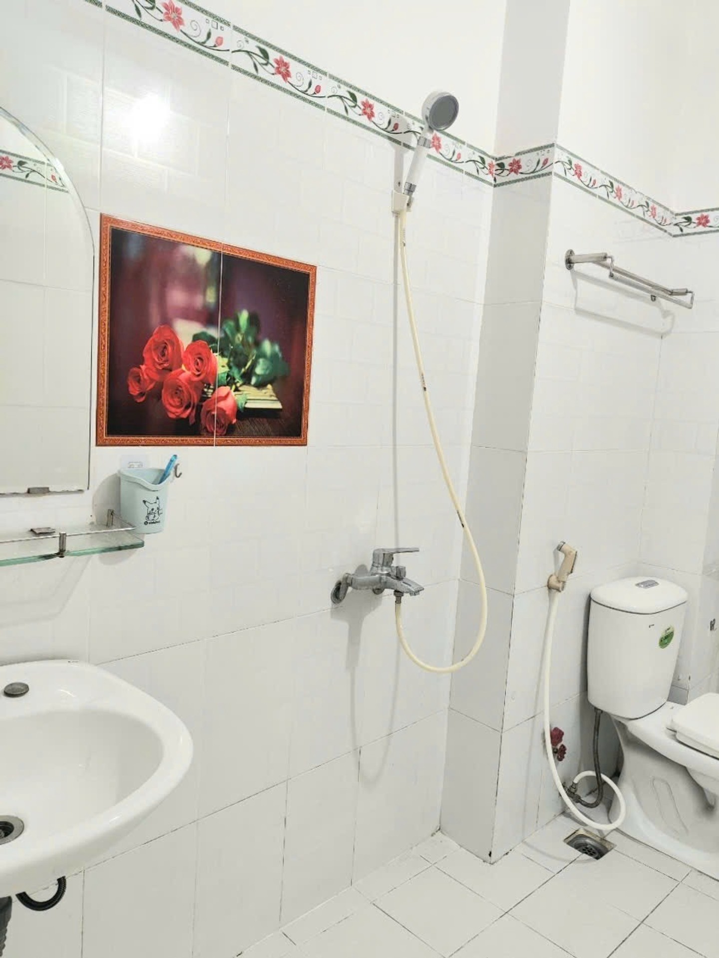 🏠 DT: 2,8m x 11m – công nhận khoảng 30m² 🏗 Kết cấu: 4 tầng – hoàn công đầy đủ 🚗 Hẻm trước nhà 3