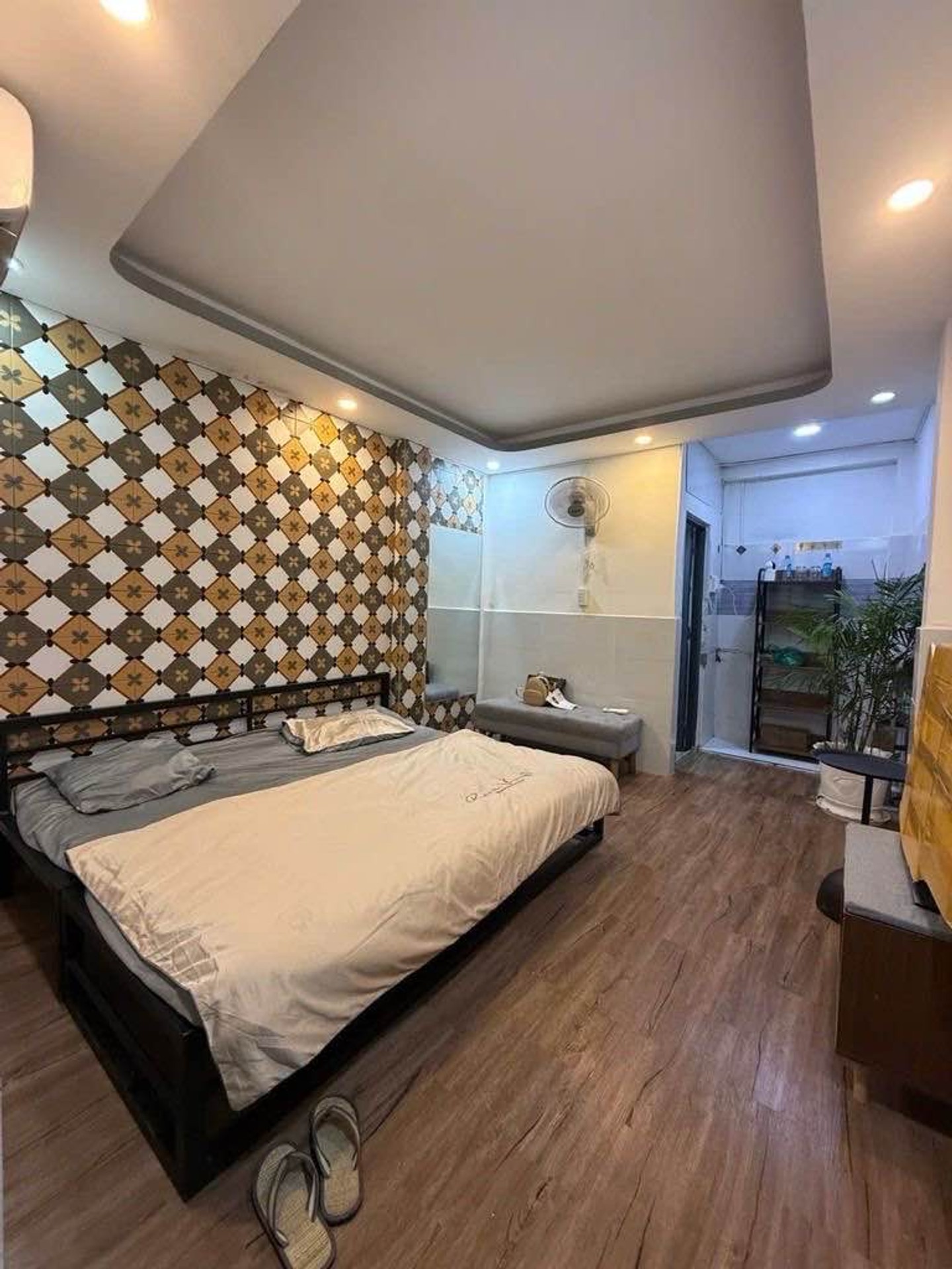 Nhà 2 tầng sát mặt tiền Bùi Viện, Quận 1 - cực hiếm