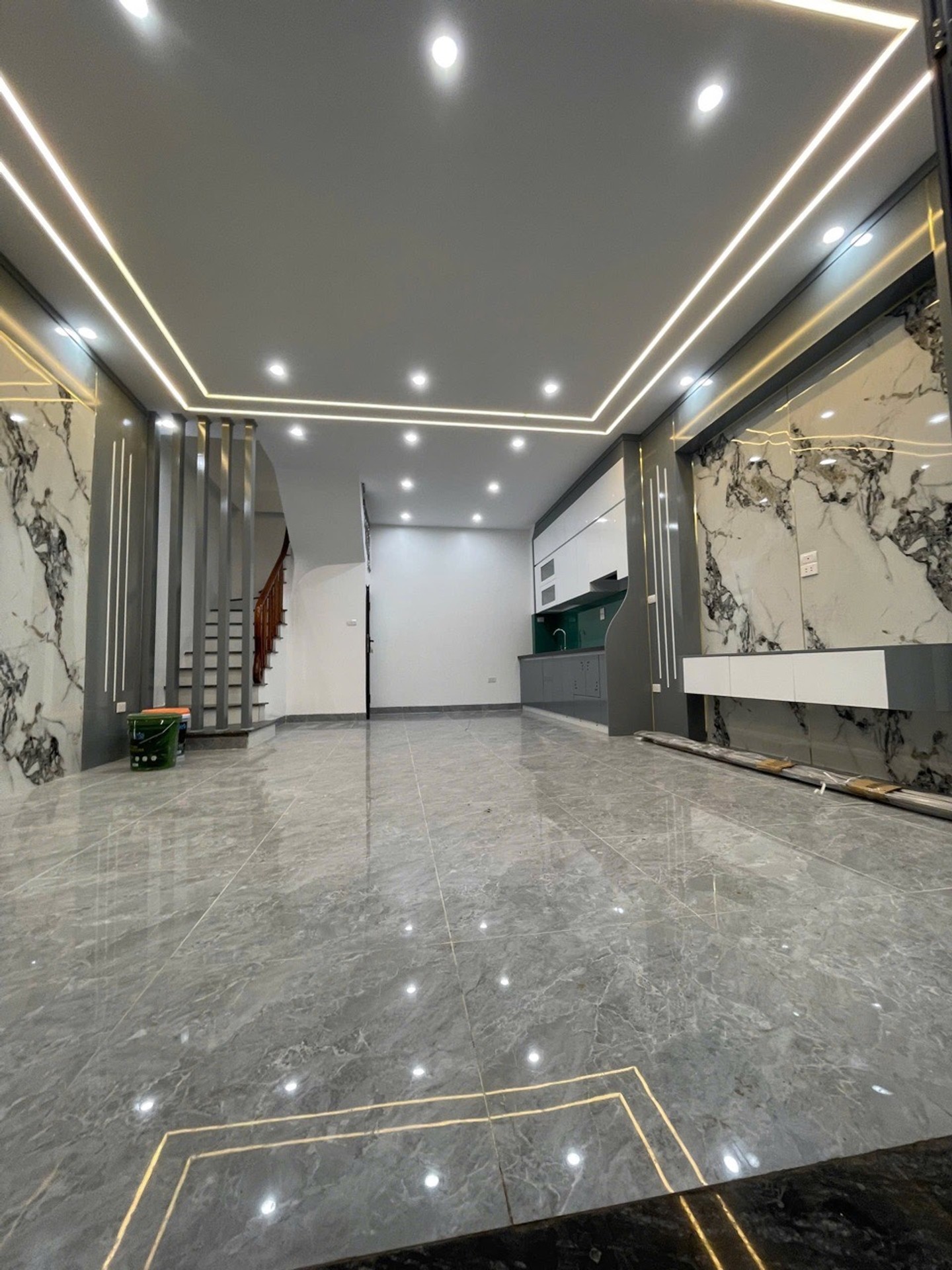 Nhà 5 tầng 5 phòng ngủ hướng Đông Nam tại Thanh Trì