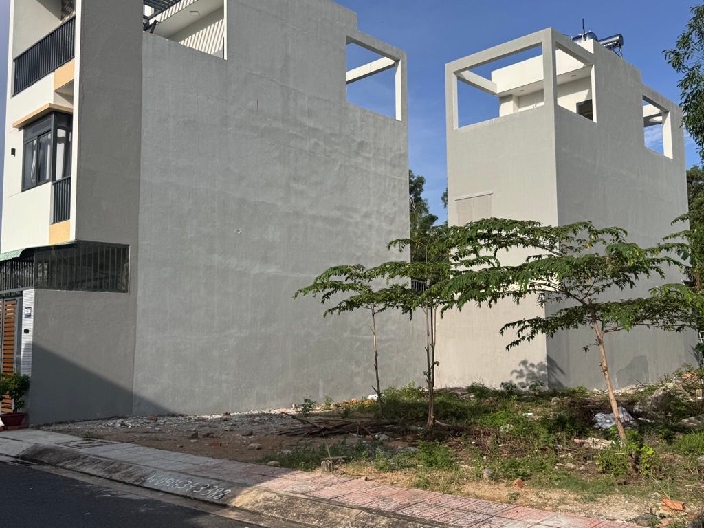 Đất Vuông Vức Tại Long Phước - Giá Mới Hấp Dẫn