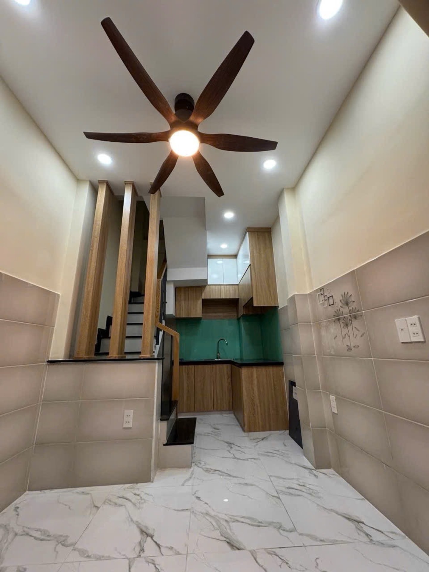 Nhà mới đẹp, hẻm xe hơi, gần mặt tiền Thích Quảng Đức