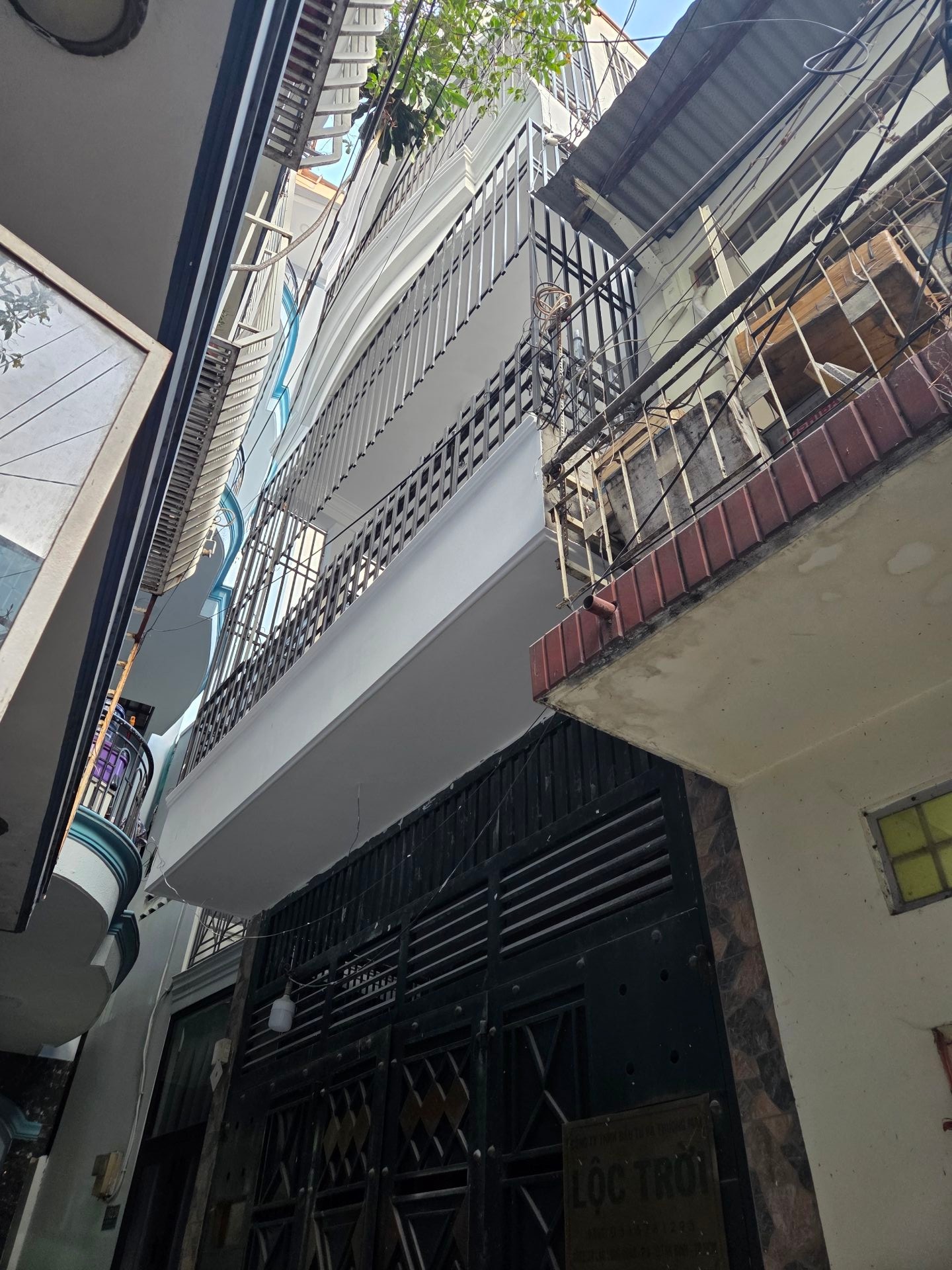 Nhà 4 tầng cho thuê 7 phòng, thu nhập 40 triệu/tháng tại Lạc Long Quân