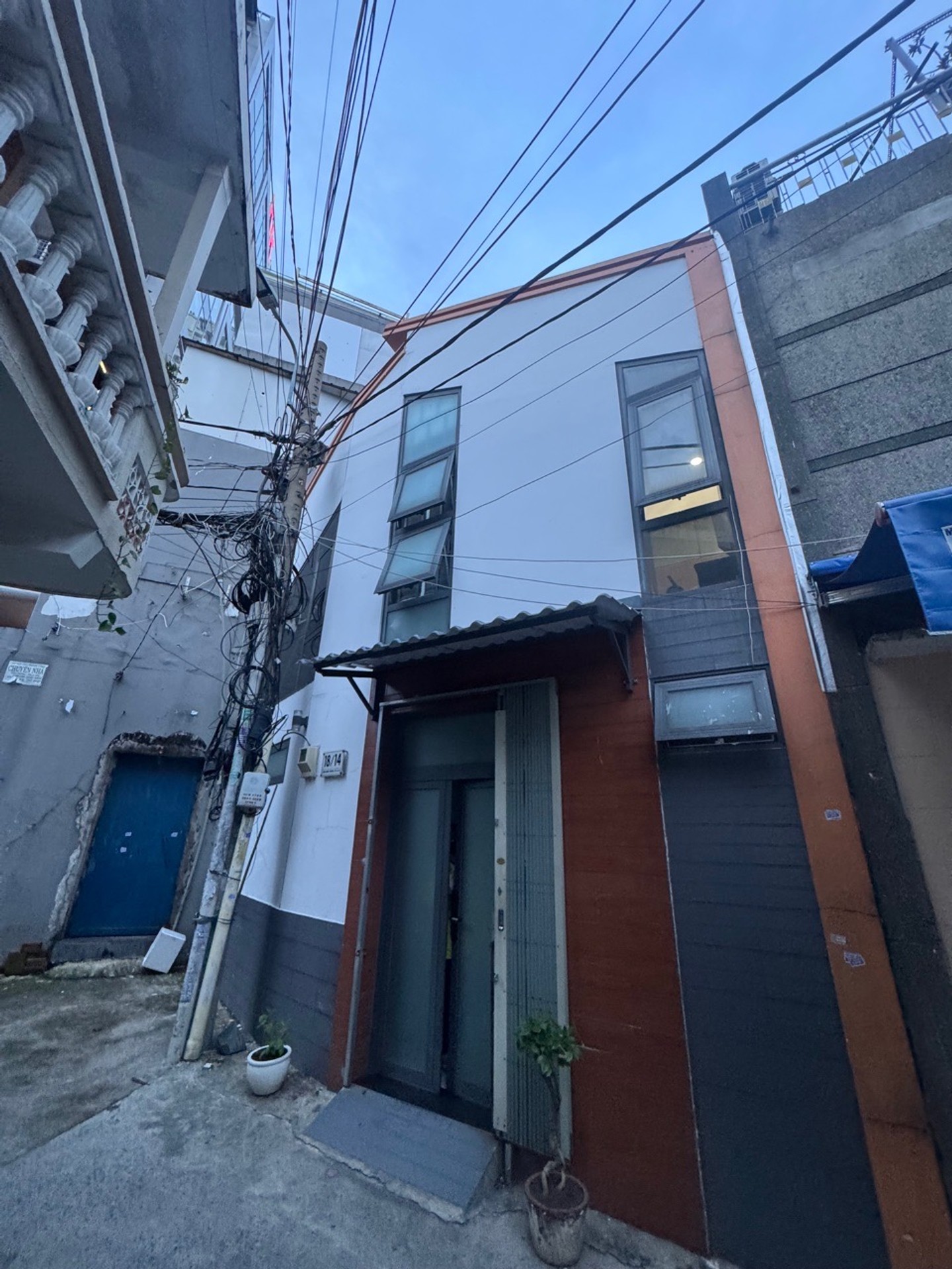 Nhà 2 tầng hẻm xe hơi Lãnh Binh Thăng giá hợp lý