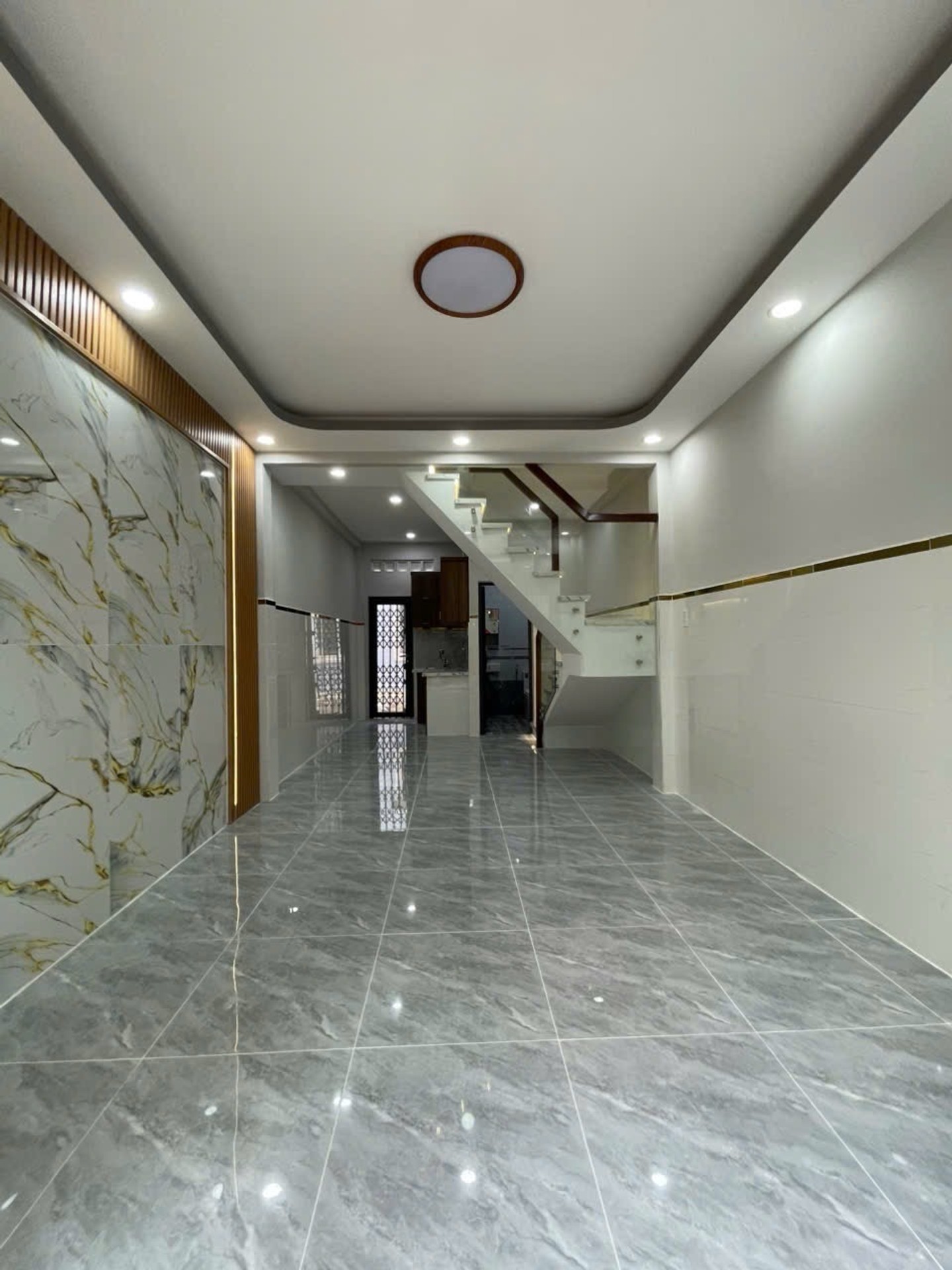 Bán nhà riêng 2 tầng hướng Đông tại Bình Tân, diện tích 27.9 m²