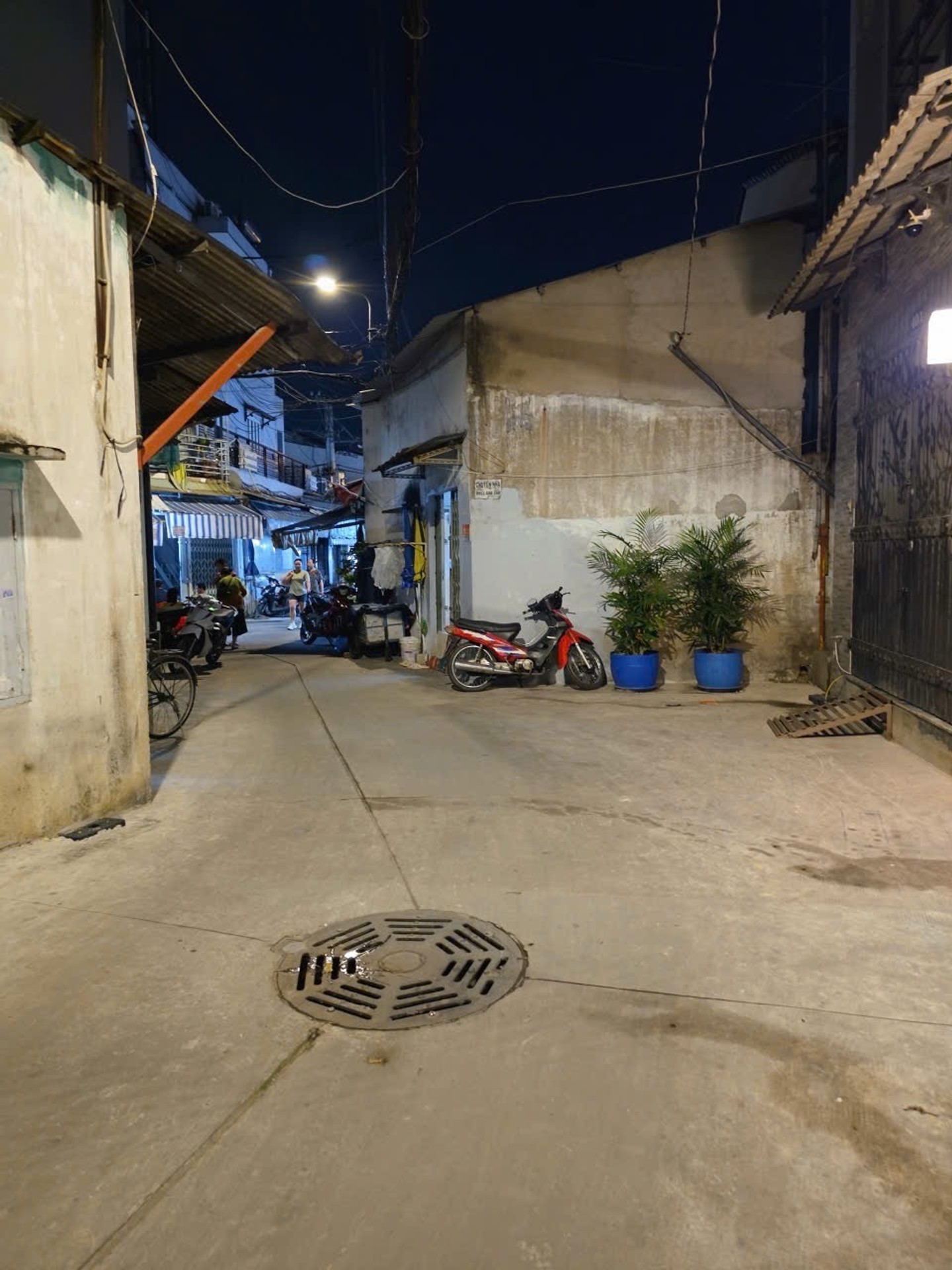 Nhà 2 tầng hẻm xe hơi gần quận 11, Tân Bình giá 2,55 tỷ