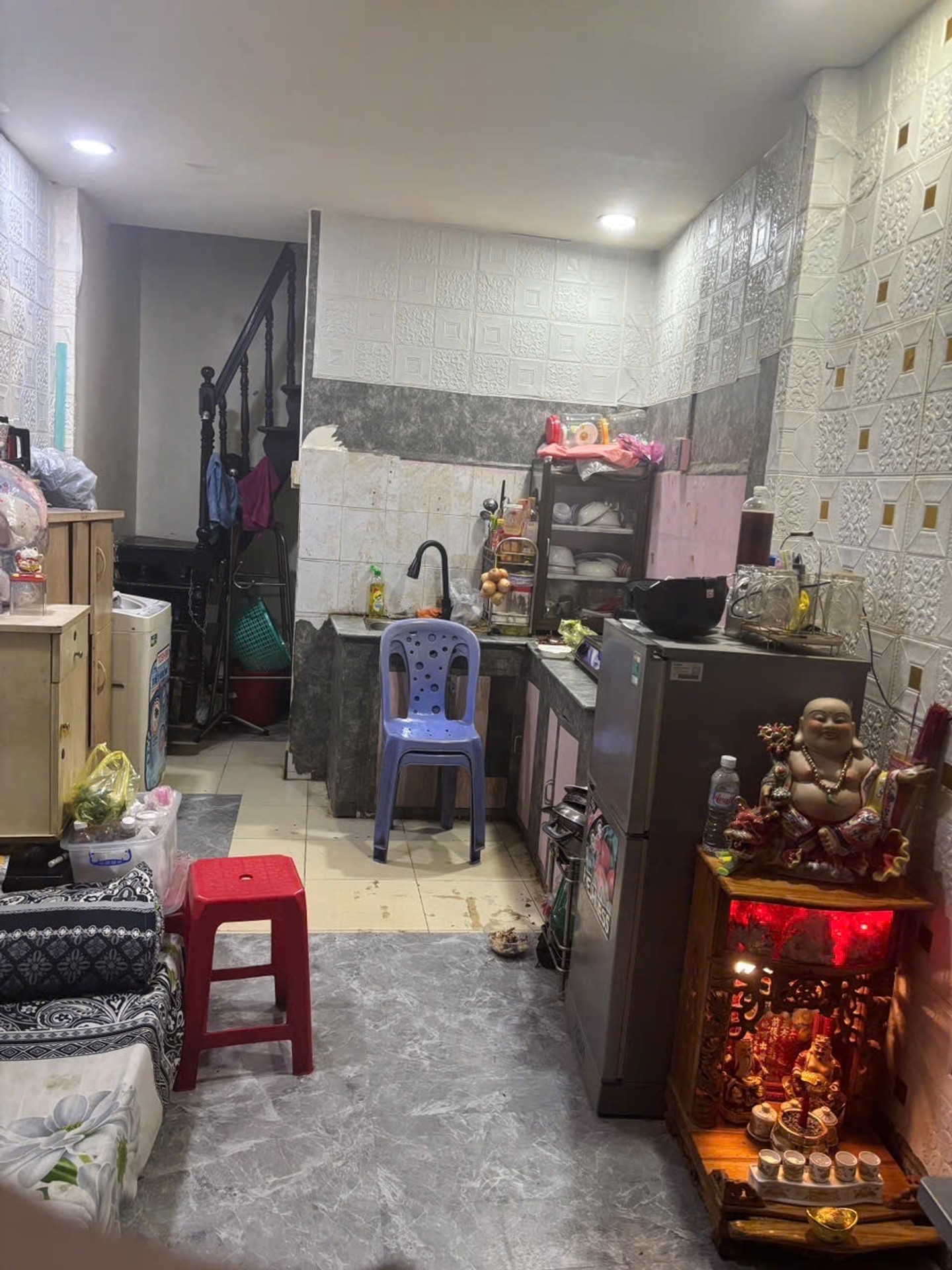 Bán nhà 2 tầng ngay khu vực Bến Thành- Trần Hưng Đạo quận 1 . DTCN 17m2, giá 3.7 tỷ lộc lá.
Kết cấu