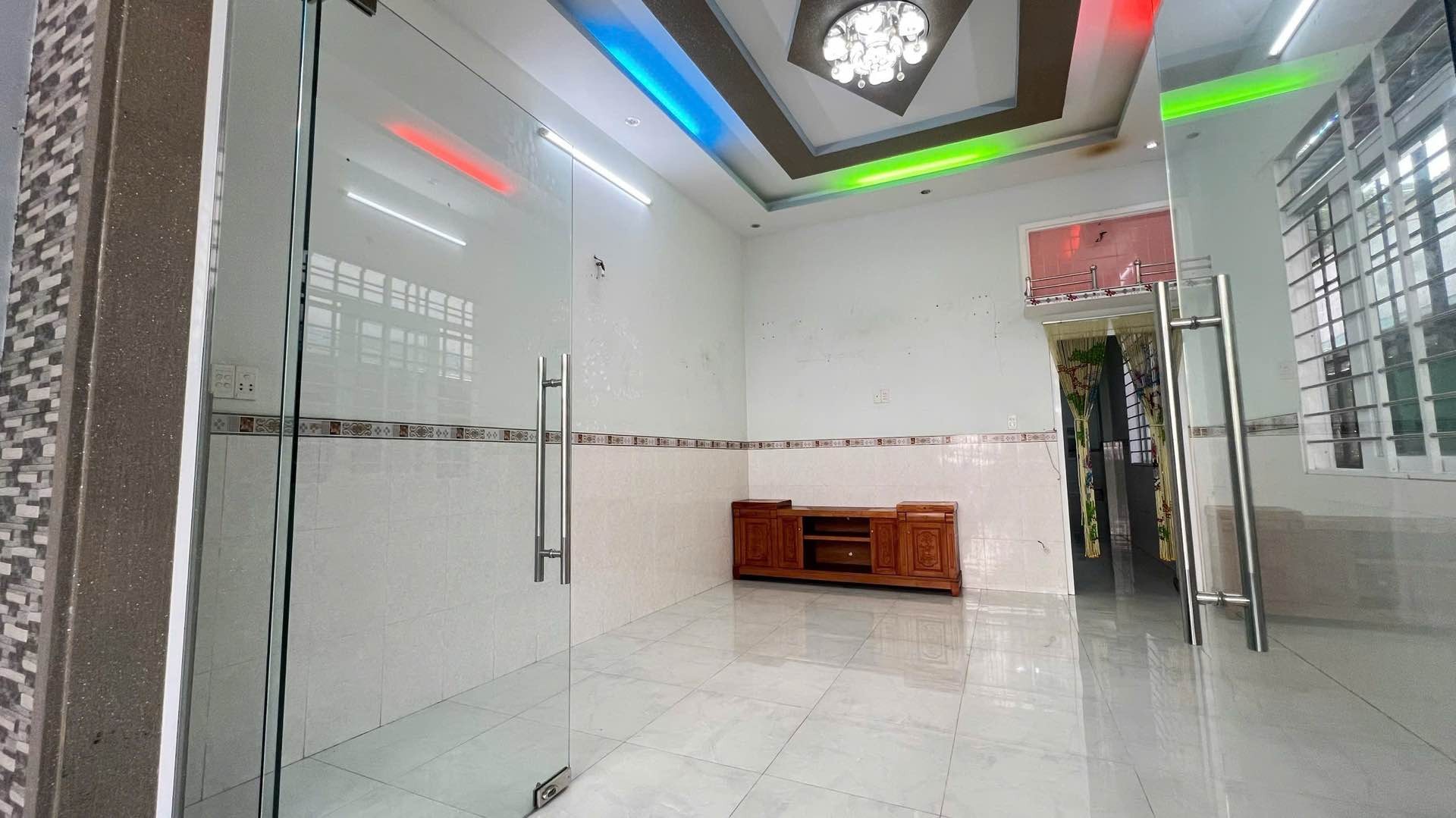 Nhà chính chủ xưa nay, thông số quá đẹp, full thổ.
- Hiện nhà Cấp 4, có 3pn 2 wc. Nhà xây rất chắc