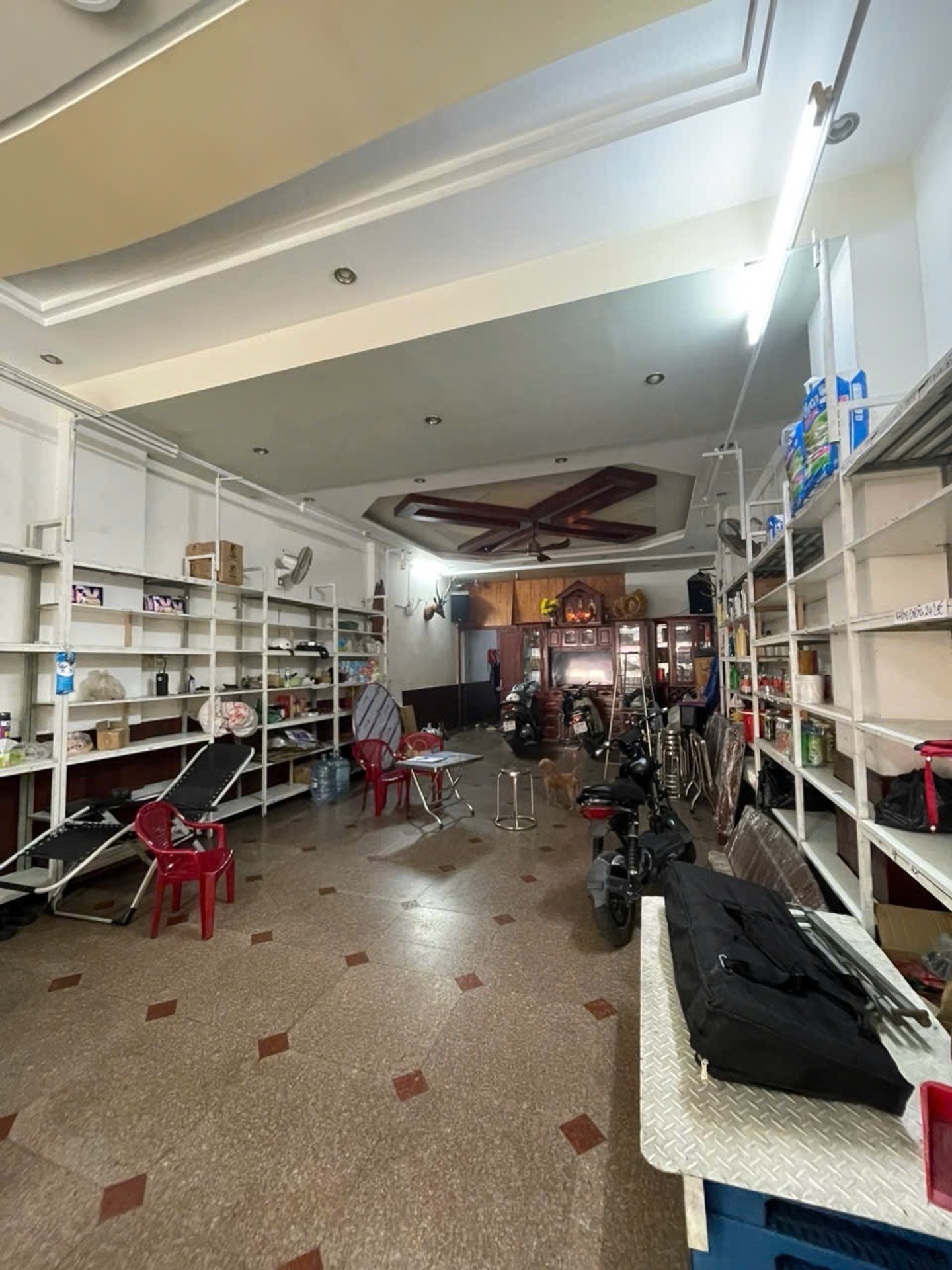 Bán nhà mặt phố 5 tầng, 6PN, diện tích lớn tại Ni Sư Huỳnh Liên