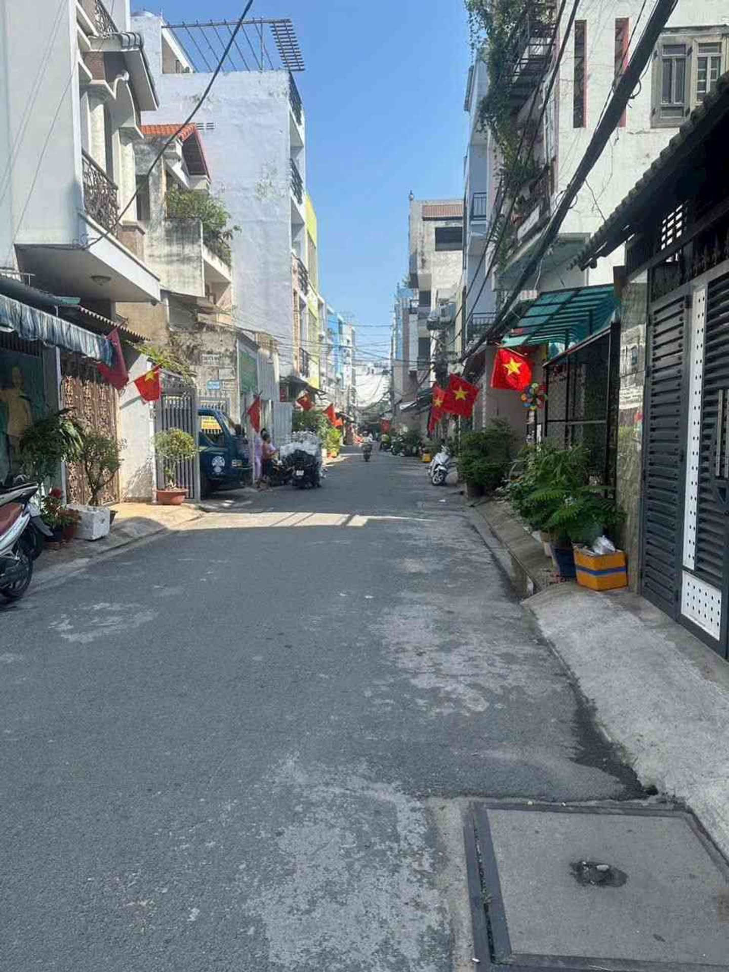Bán đất hẻm nhựa xe tải, khu dân trí cao tại Quận,