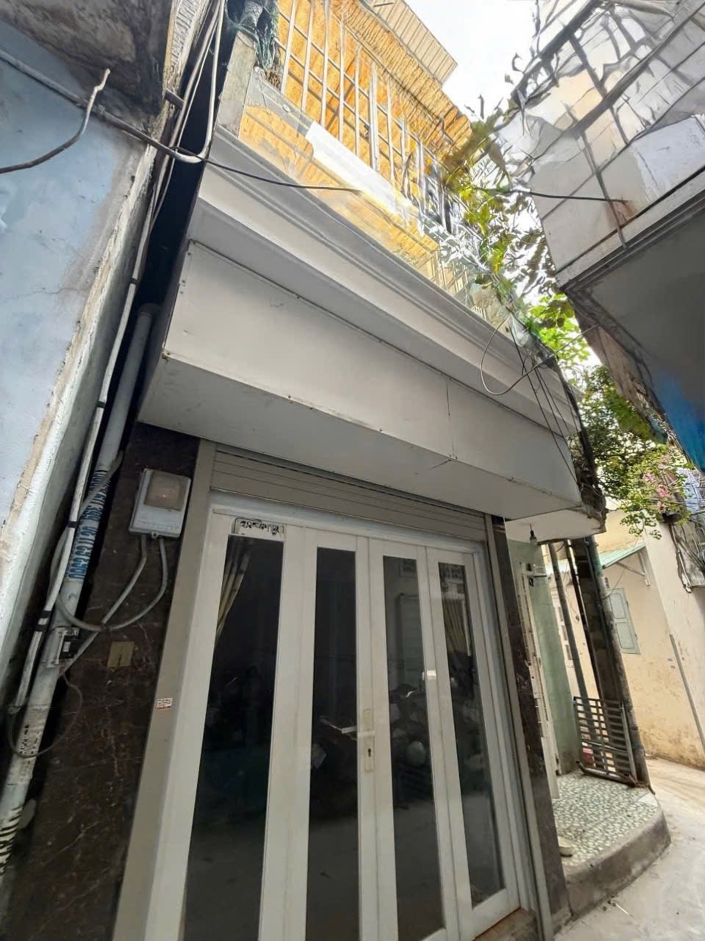Nhà 3 Tầng Xinh Xắn Lạc Long Quân, Giá Tốt Nhất