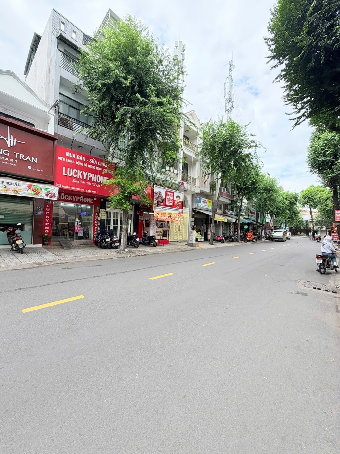 Nhà Phố 5 Tầng Sang Trọng Tại Trung Tâm Thành Phố