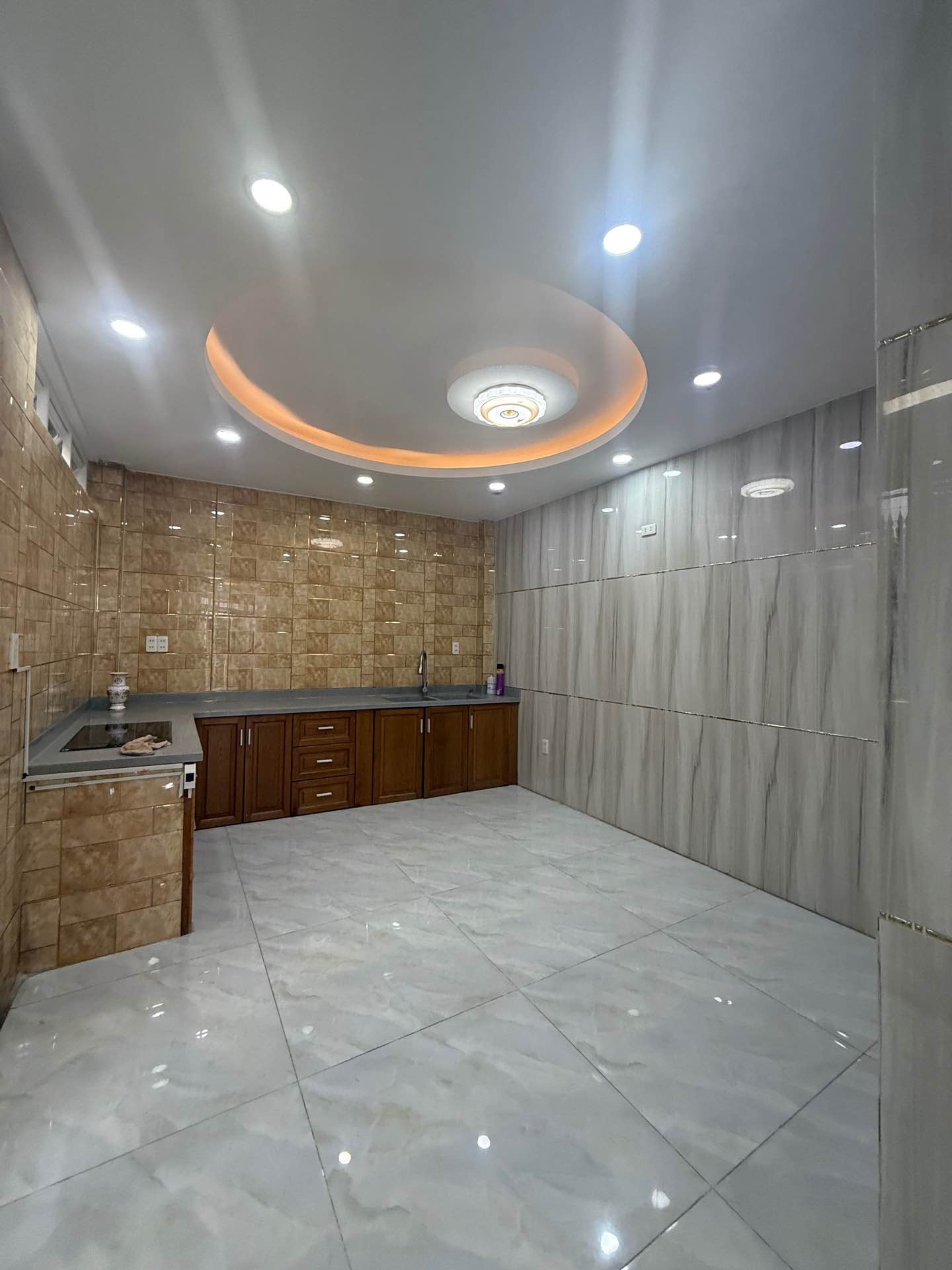 Bán nhà 4 tầng 76m2 lô góc hẻm xe hơi Trần Thánh Tông