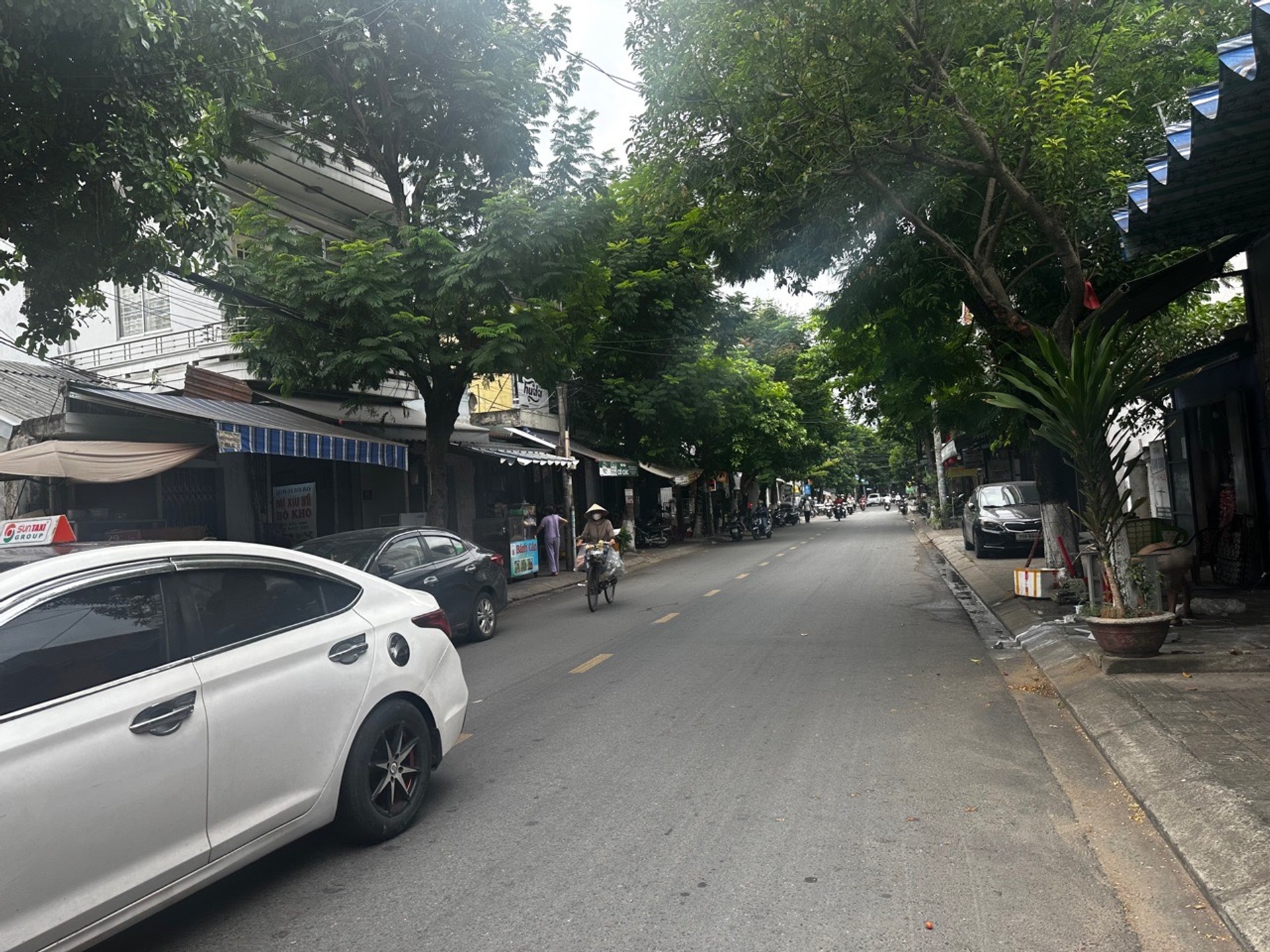 Bán đất diện tích lớn tại Tôn Đản giá 4.5 tỷ hướng nam