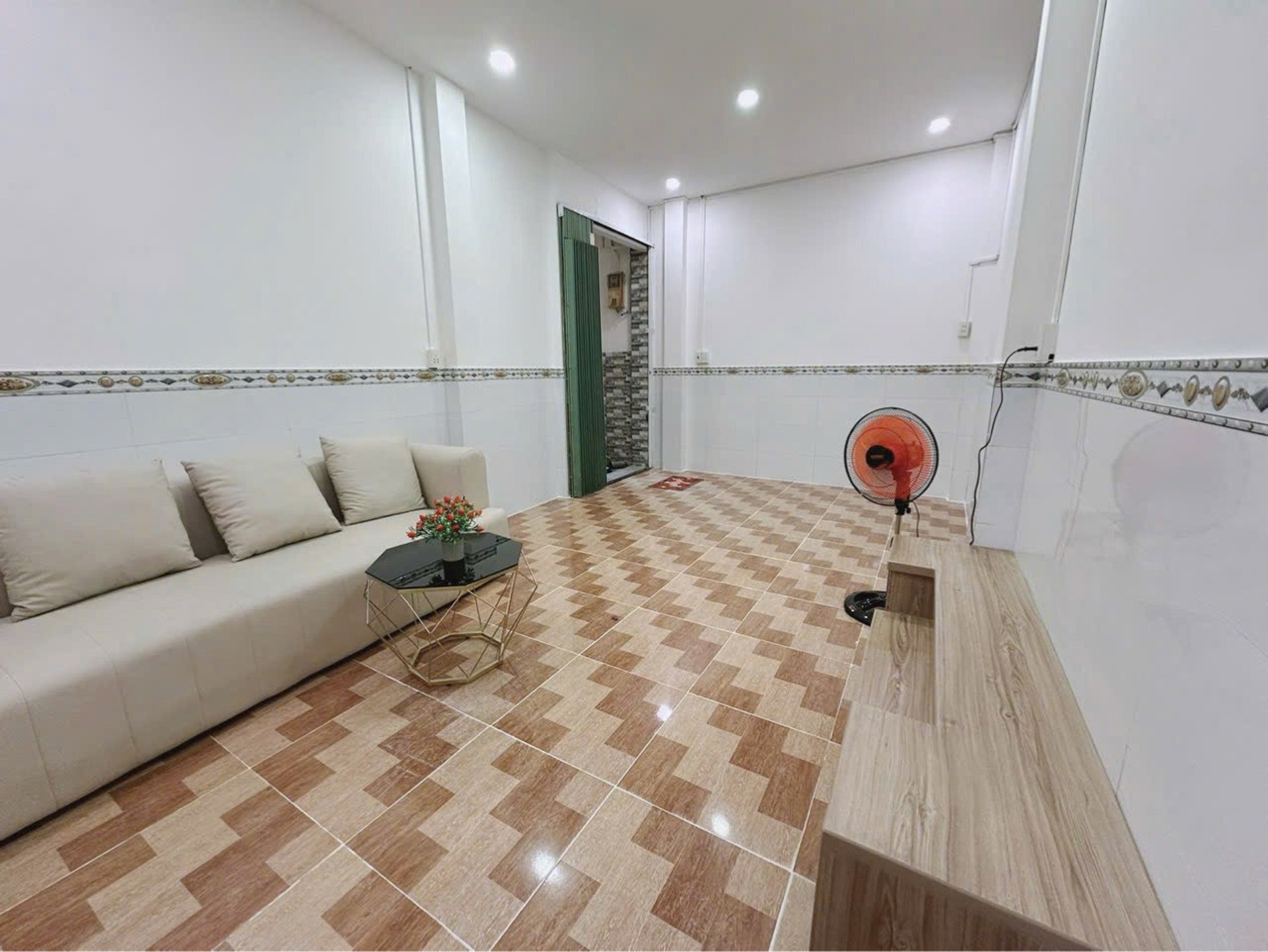 Nhà 4 tầng 30m2 hẻm sau mặt tiền tại quận Bình Thạnh giá 4.8 tỷ