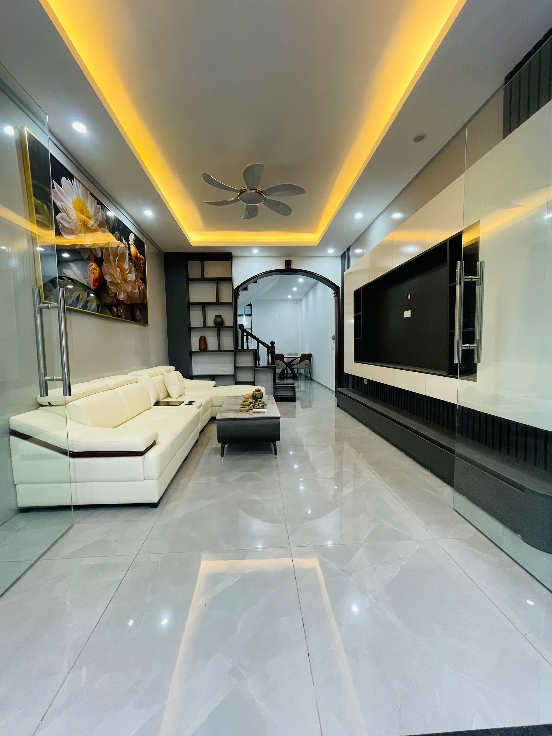 BÁN GẤP NHÀ RIÊNG 1 NHÀ RA MẶT PHỐ LA THÀNH, NGAY GẦN VIỆN NHI TRUNG ƯƠNG