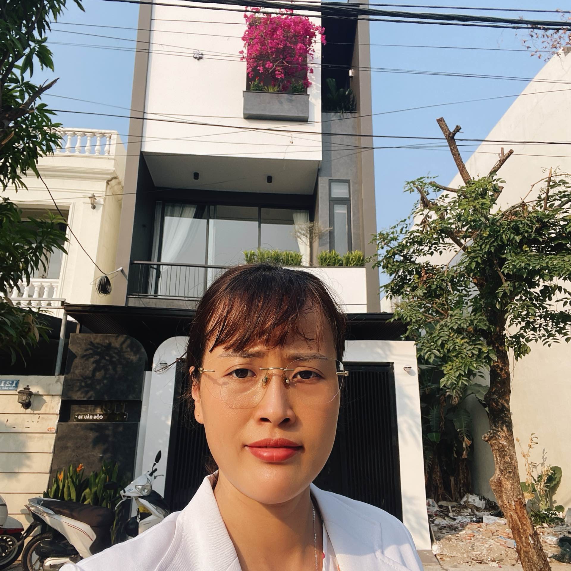 Nhà mặt phố 3 tầng đối diện công viên Hoà Xuân siêu vip