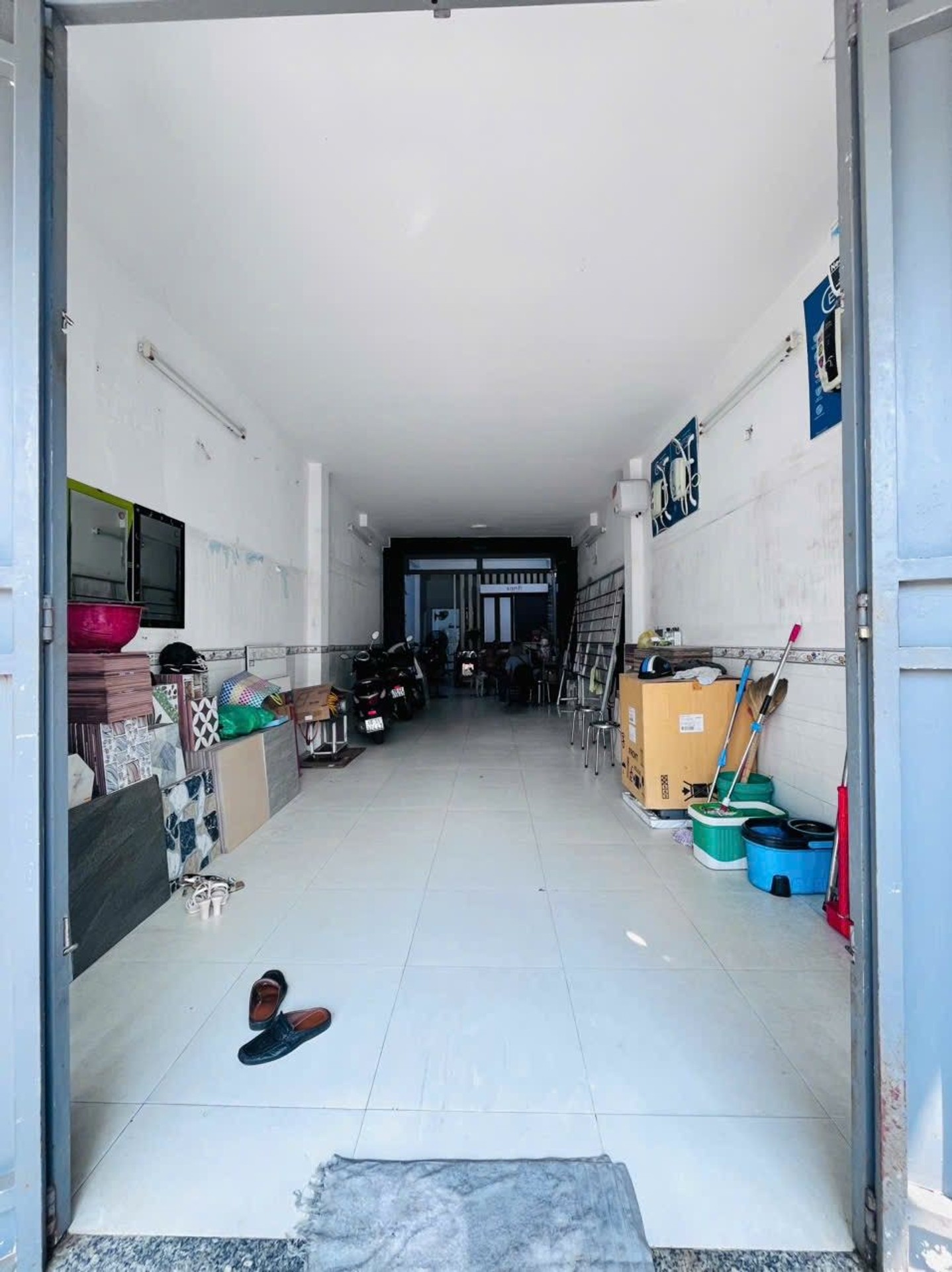 Bán nhà mặt phố 4 tầng xã Bình Chánh, diện tích 103.9m2, mặt tiền 4.3m, giá 9.5 tỷ
