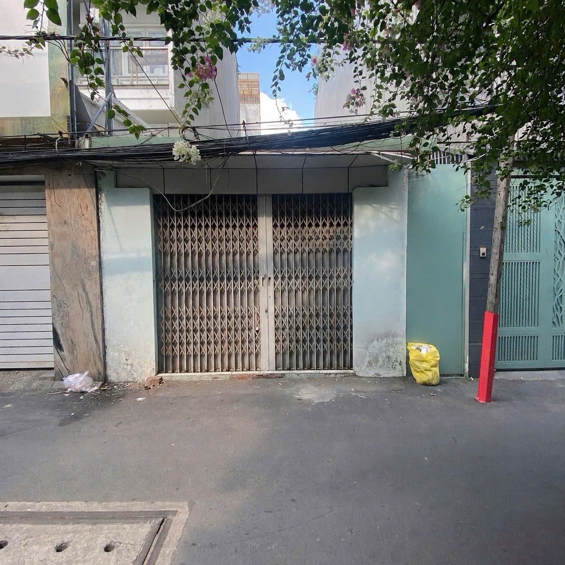 Nhà rộng rãi, hẻm xe tải gần Lê Văn Sỹ, Q.3