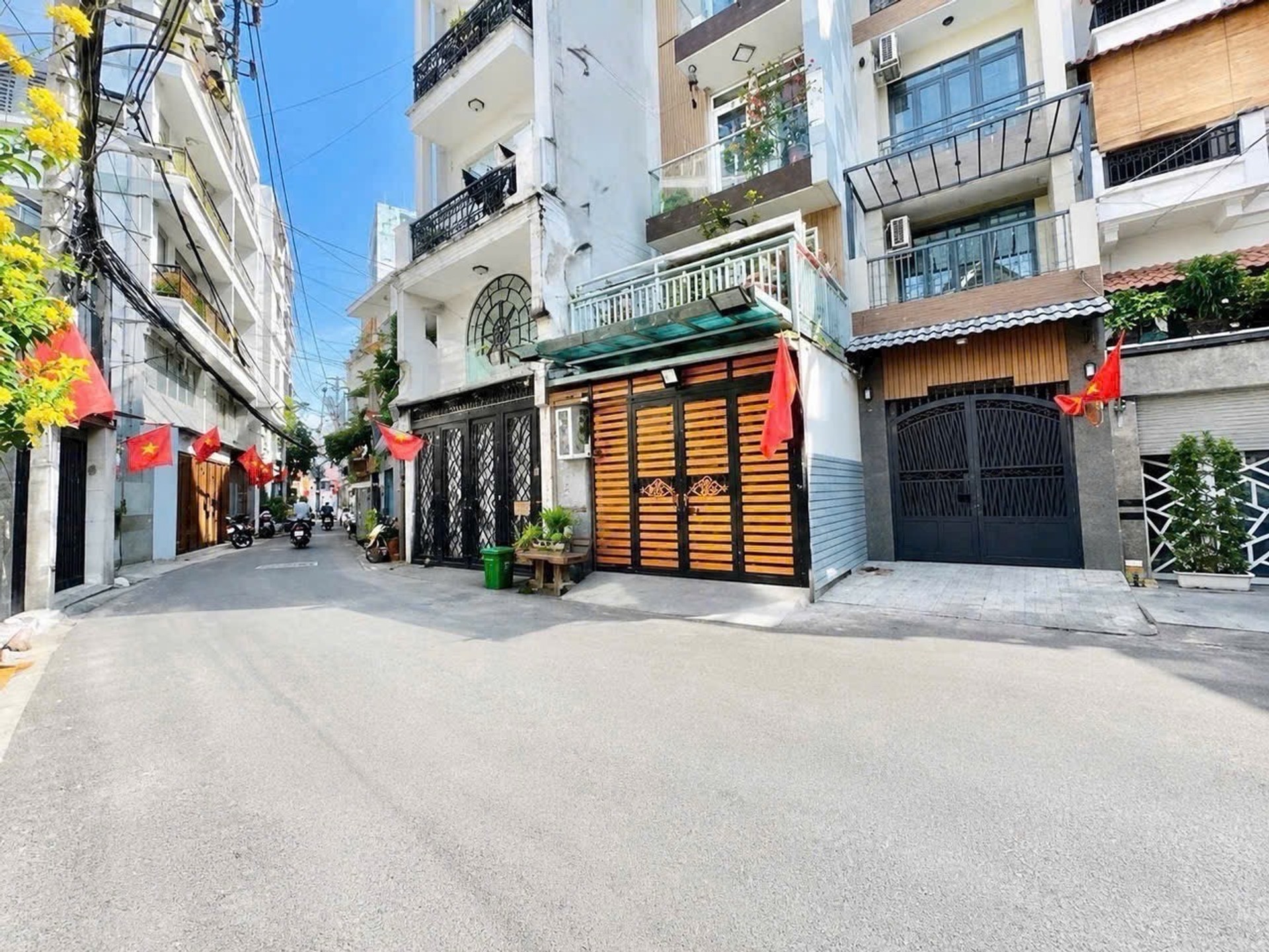 Nhà 5 Tầng Hẻm Xe Hơi - Kinh Doanh Đỉnh ở Hoàng Hoa Thám
