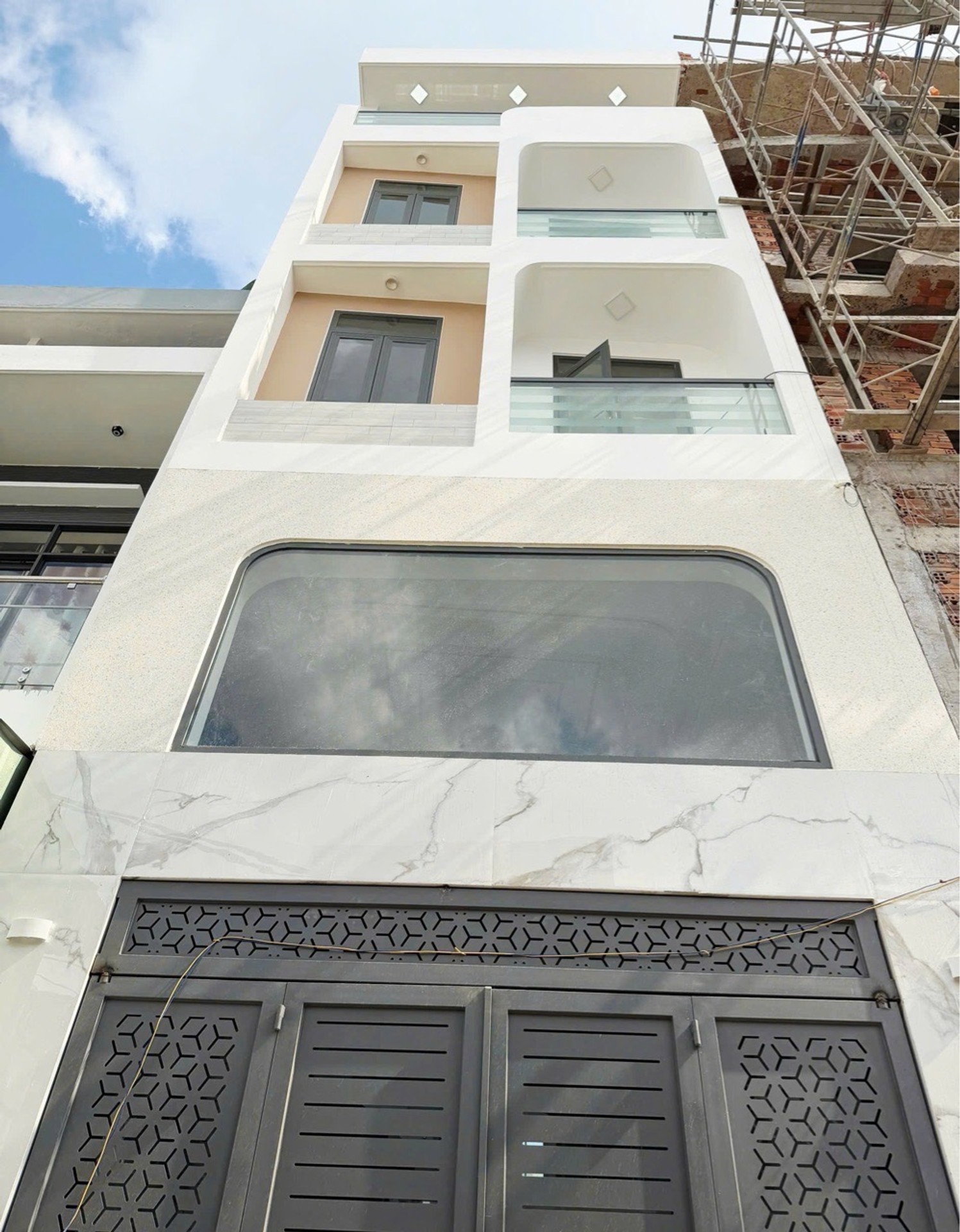 Bán nhà 5 tầng mới xây, mặt tiền rộng, giá 7.2 tỷ tại Bình Trị Đông
