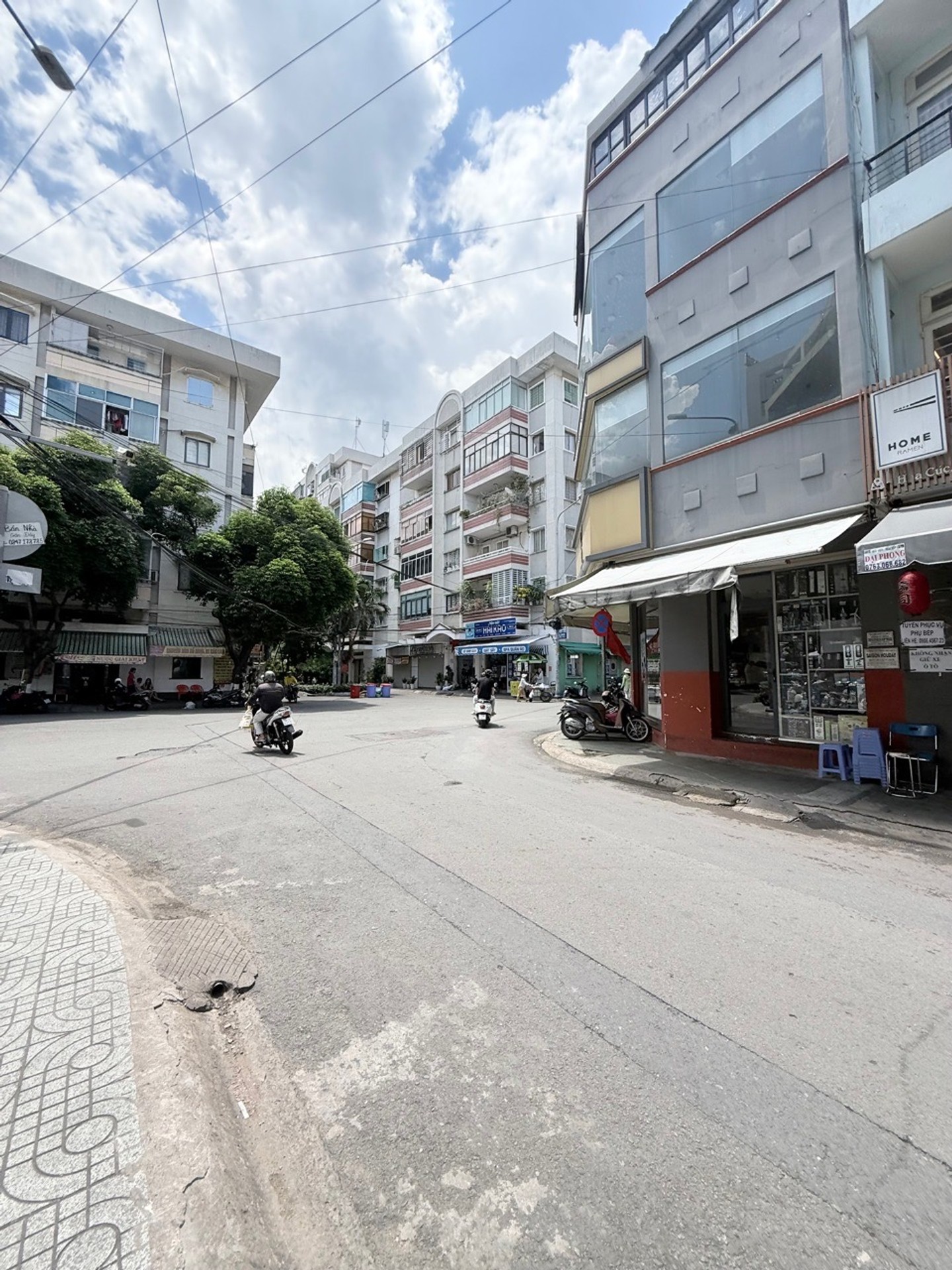 Nhà mặt phố Hoa Cúc, kinh doanh sầm uất, giá tốt