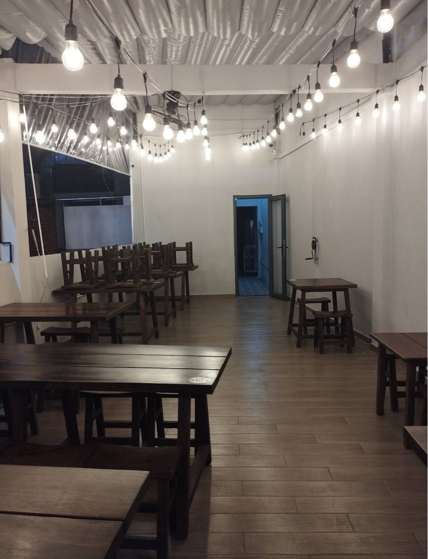 Nhà mặt phố vòng xoay Lăng Cha Cả, tiền thuê siêu hấp dẫn