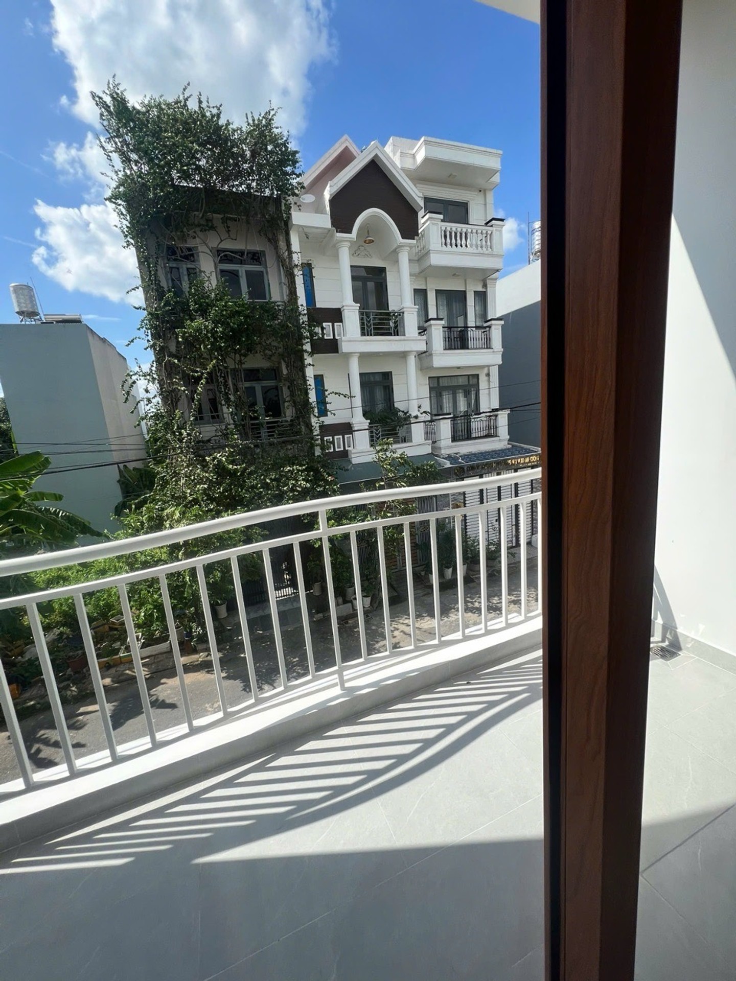 Nhà xinh KDC Nam Khang, giá tốt, 5 phòng ngủ rộng rãi