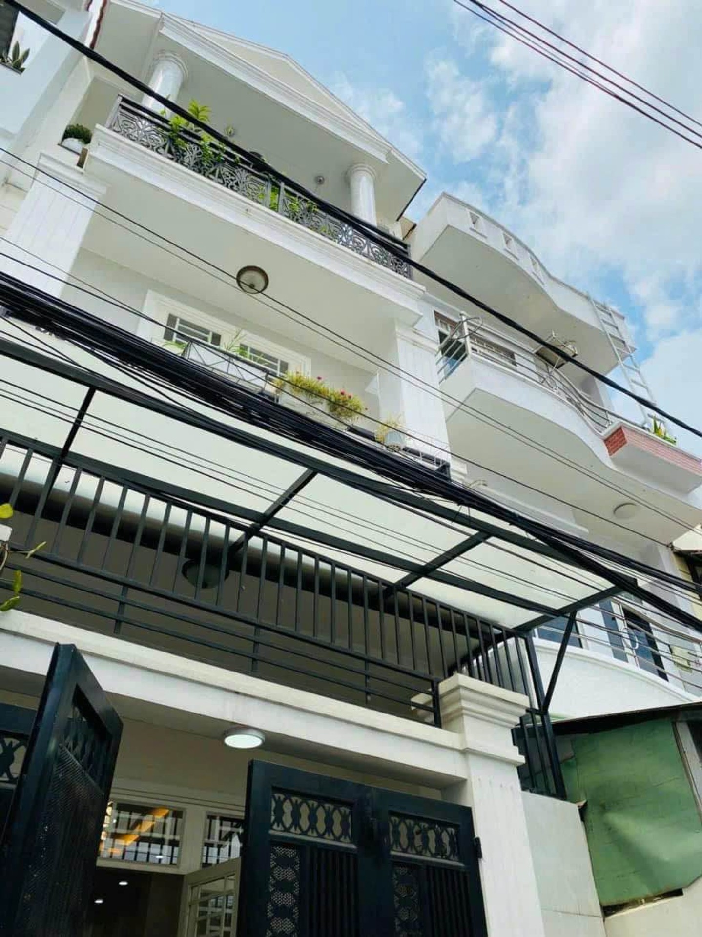 Nhà 3 tầng đẹp ngay Gigamall - Giá ưu đãi giảm ngay 200 triệu