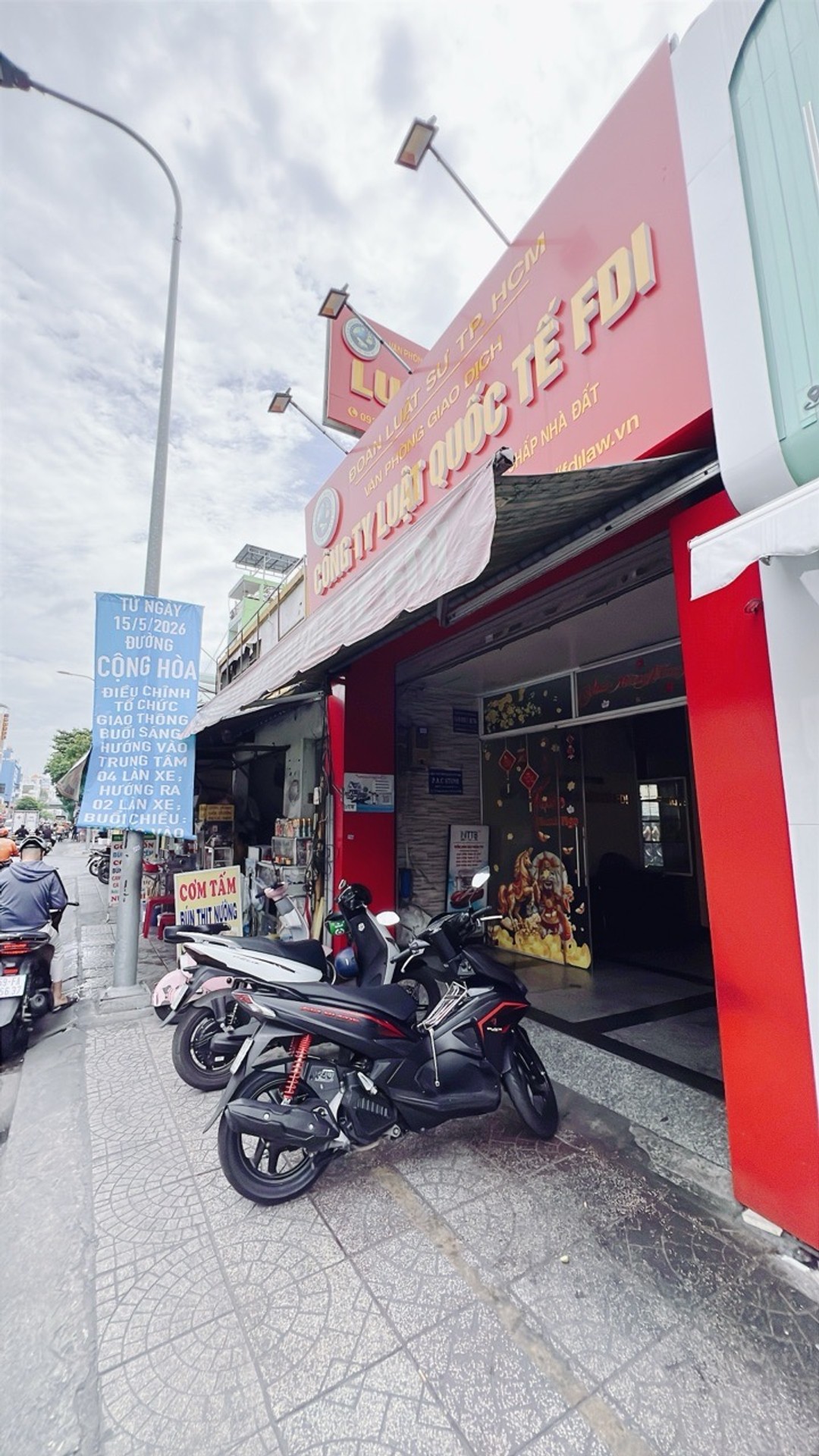 Nhà mặt tiền Hoàng Hoa Thám - Kinh doanh đỉnh, giá cực sốc
