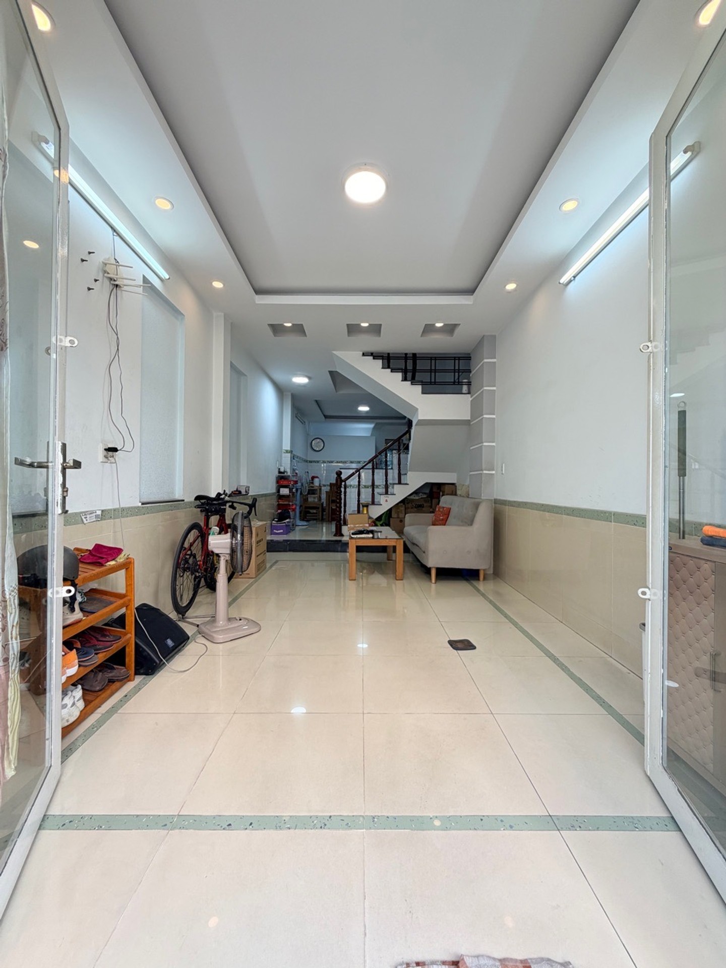 Nhà 4 tầng kiên cố khu phố ẩm thực Vạn Kiếp giá hời