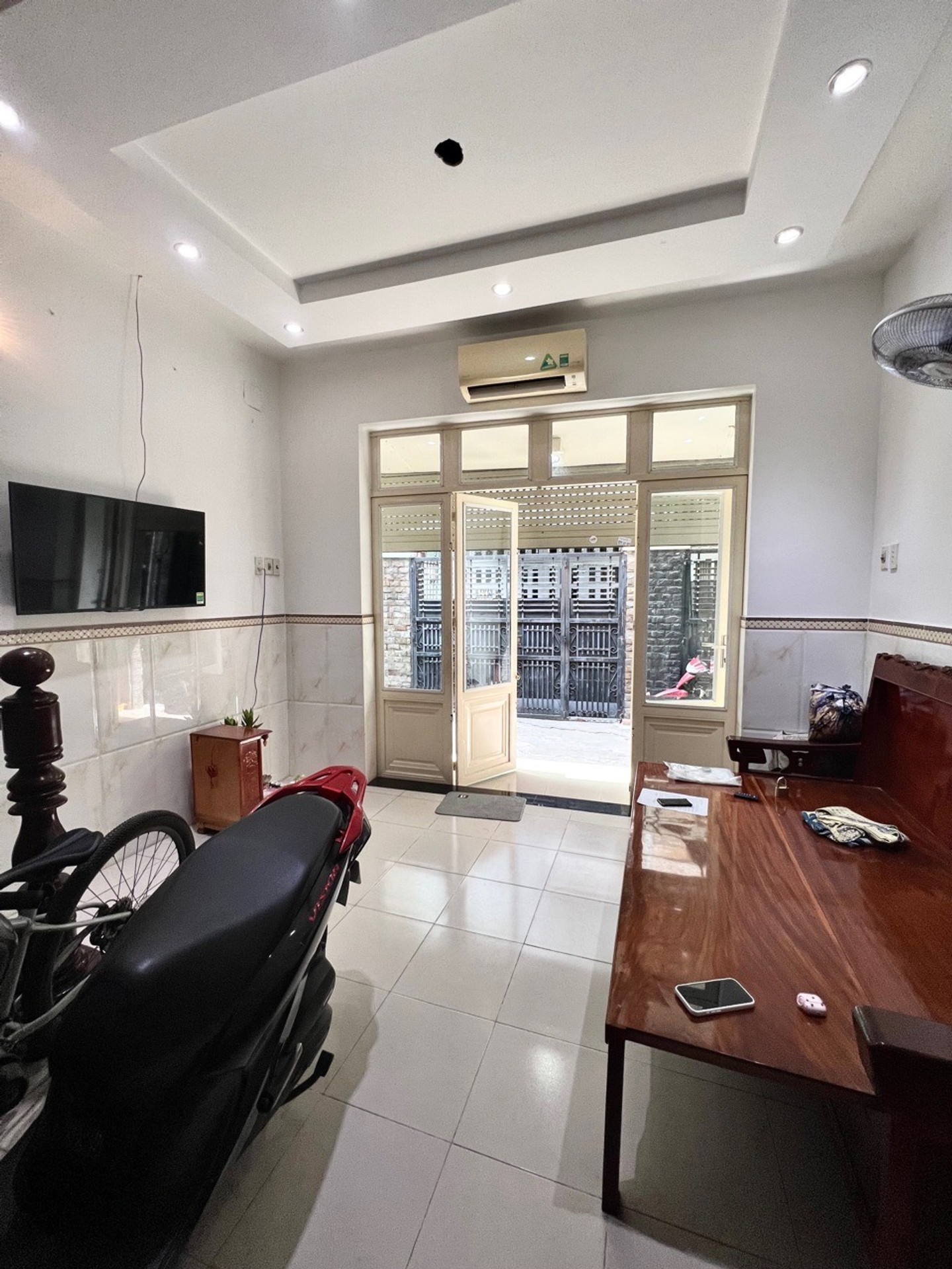 Bán nhà 2 tầng 30m2 gần Aeon Tân Phú, hẻm 4m, sổ hồng riêng