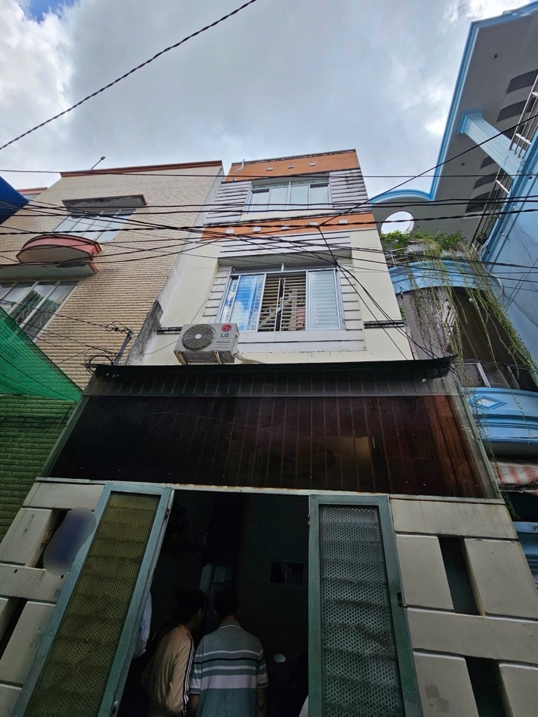 Nhà 4 tầng mới xây, giá tốt tại Lạc Long Quân, cơ hội hiếm hoi cần nắm ngay
