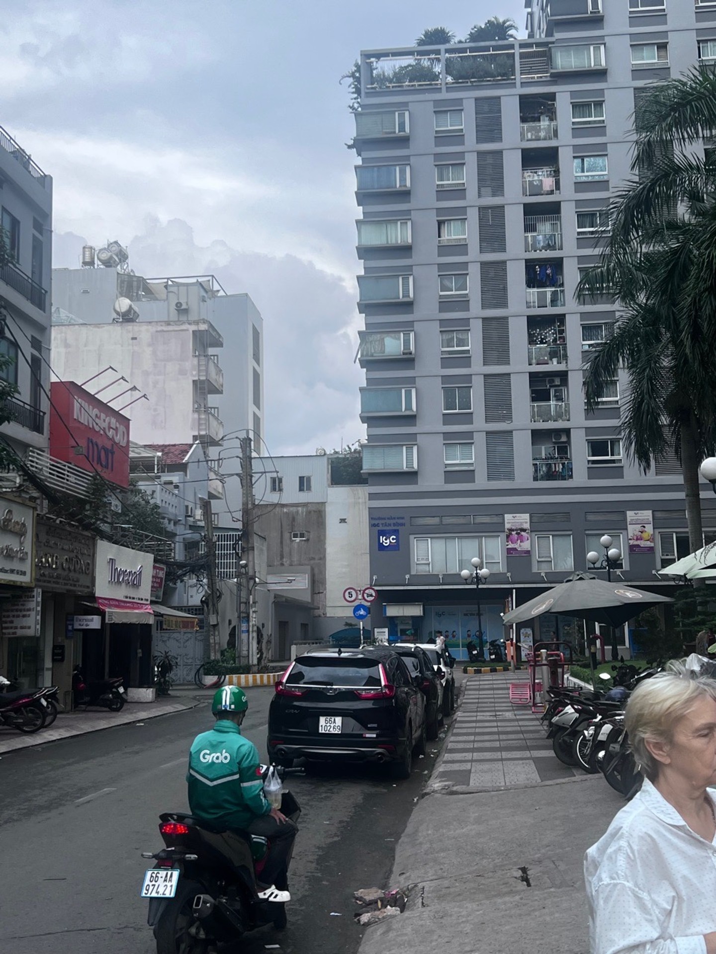 Nhà mặt phố 5 tầng siêu đẹp, vị trí đắc địa Tân Bình