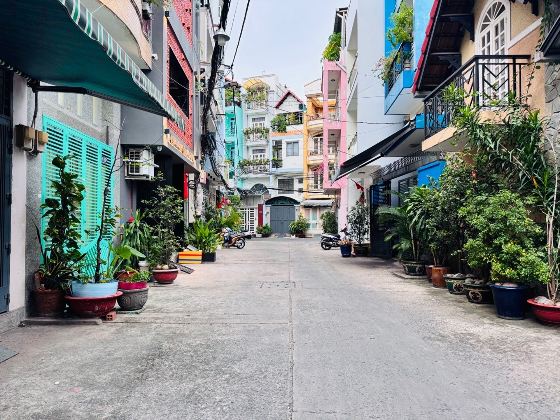 Nhà đẹp trung tâm Quận 1, hẻm rộng, tiện nghi đầy đủ