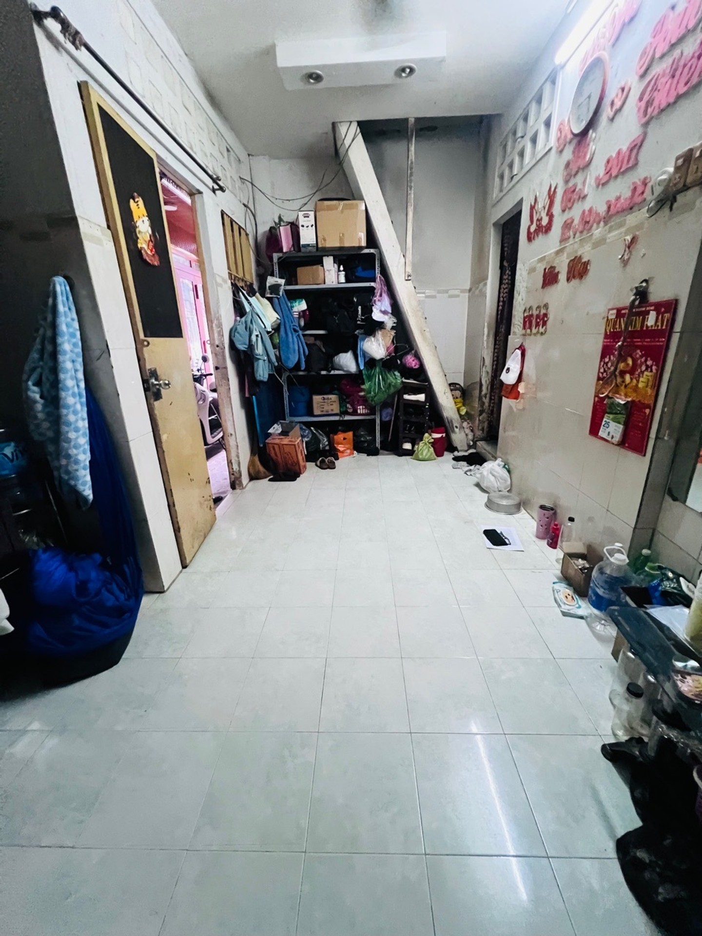 Nhà 2 tầng nhỏ xinh, giá dễ chốt tại Quận 10