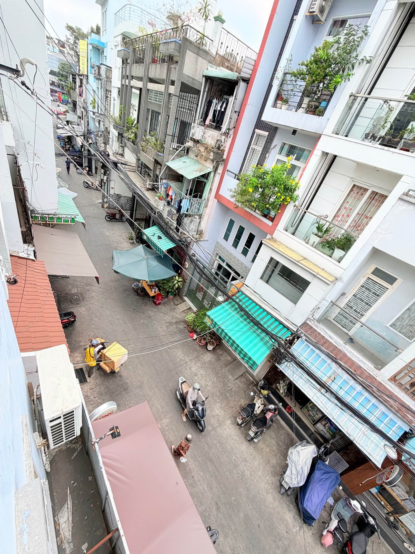 Bán nhà mặt phố 3 tầng diện tích 38m² tại Quận 10 với nhiều tiện ích