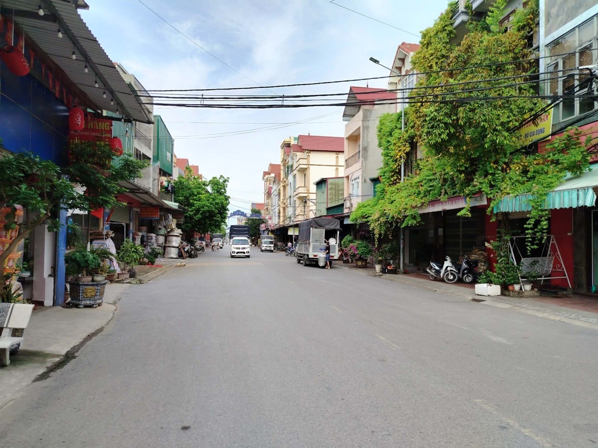 Nhà mặt phố Mặt tiền rộng như rạp hát
Đạo Tú Song Hồ Bắc Ninh