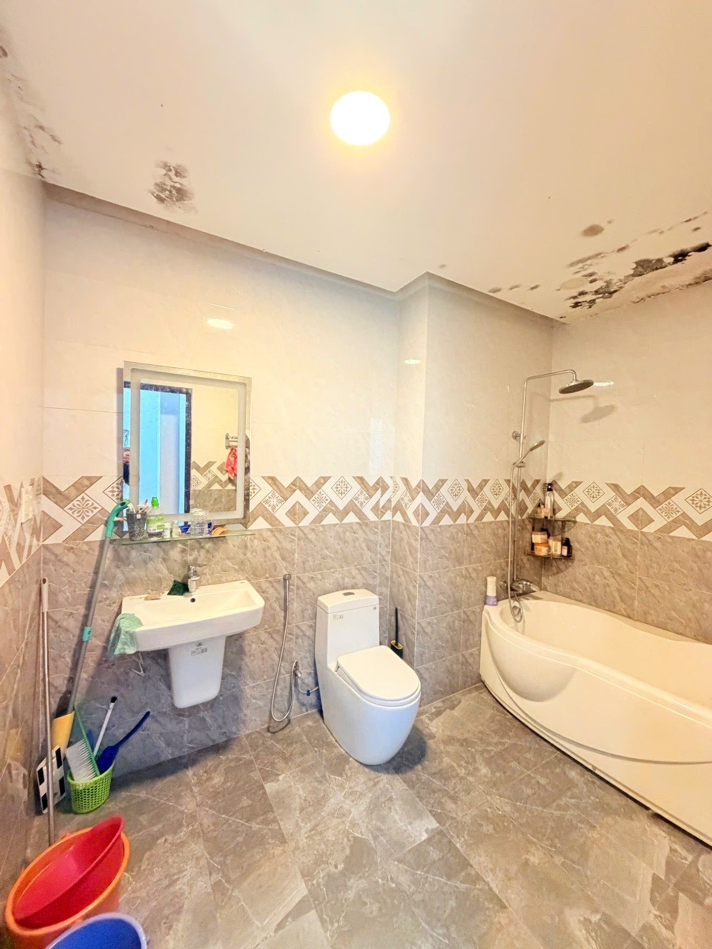 MẶT TIỀN LÔ GÓC, DÒNG TIỀN 30 TRIỆU/THÁNG, GẦN NGÃ 3 ÔNG TẠ - 4Tầng-Ngang 5m - Phạm Văn Hai