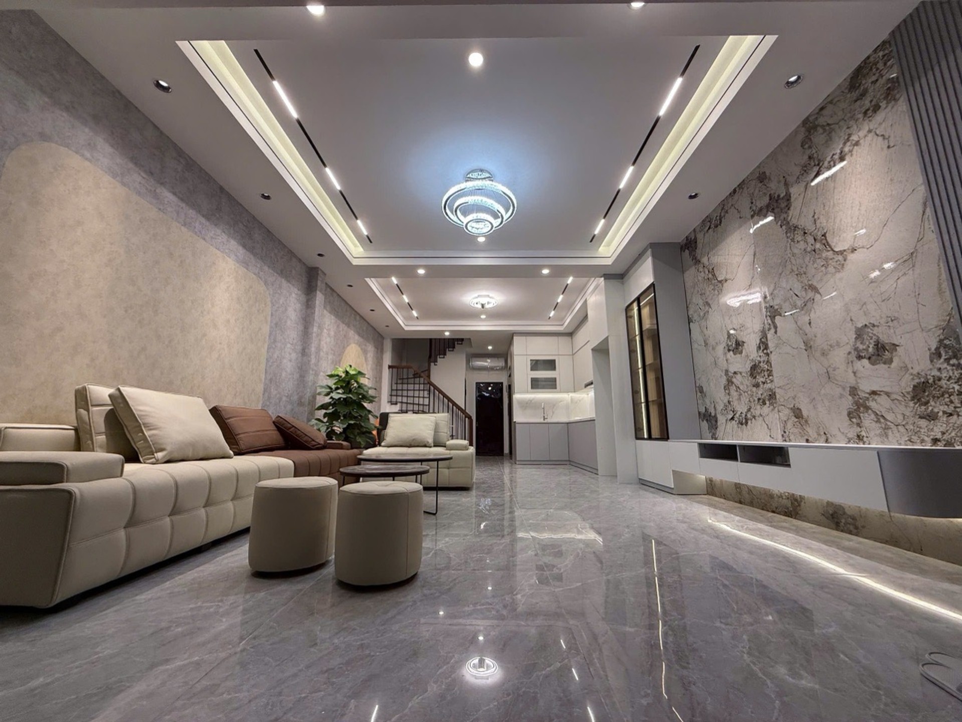 Quanh 12 tỷ sở hữu nhà Ngọc Thuỵ 66m2 x 6 tầng thang máy, full nội thất gần trường quốc tế Pháp