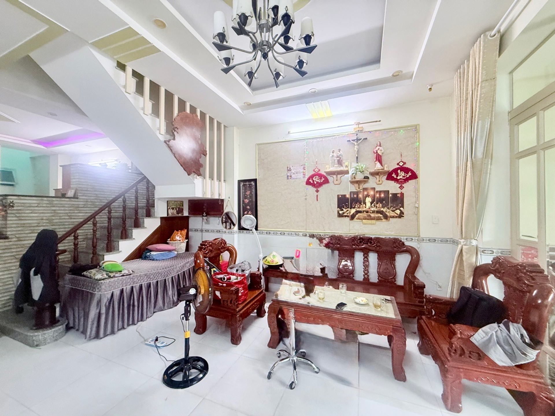 Nhà riêng 2 tầng rộng rãi tại Quận 12 với 3 phòng ngủ, vị trí tiện lợi