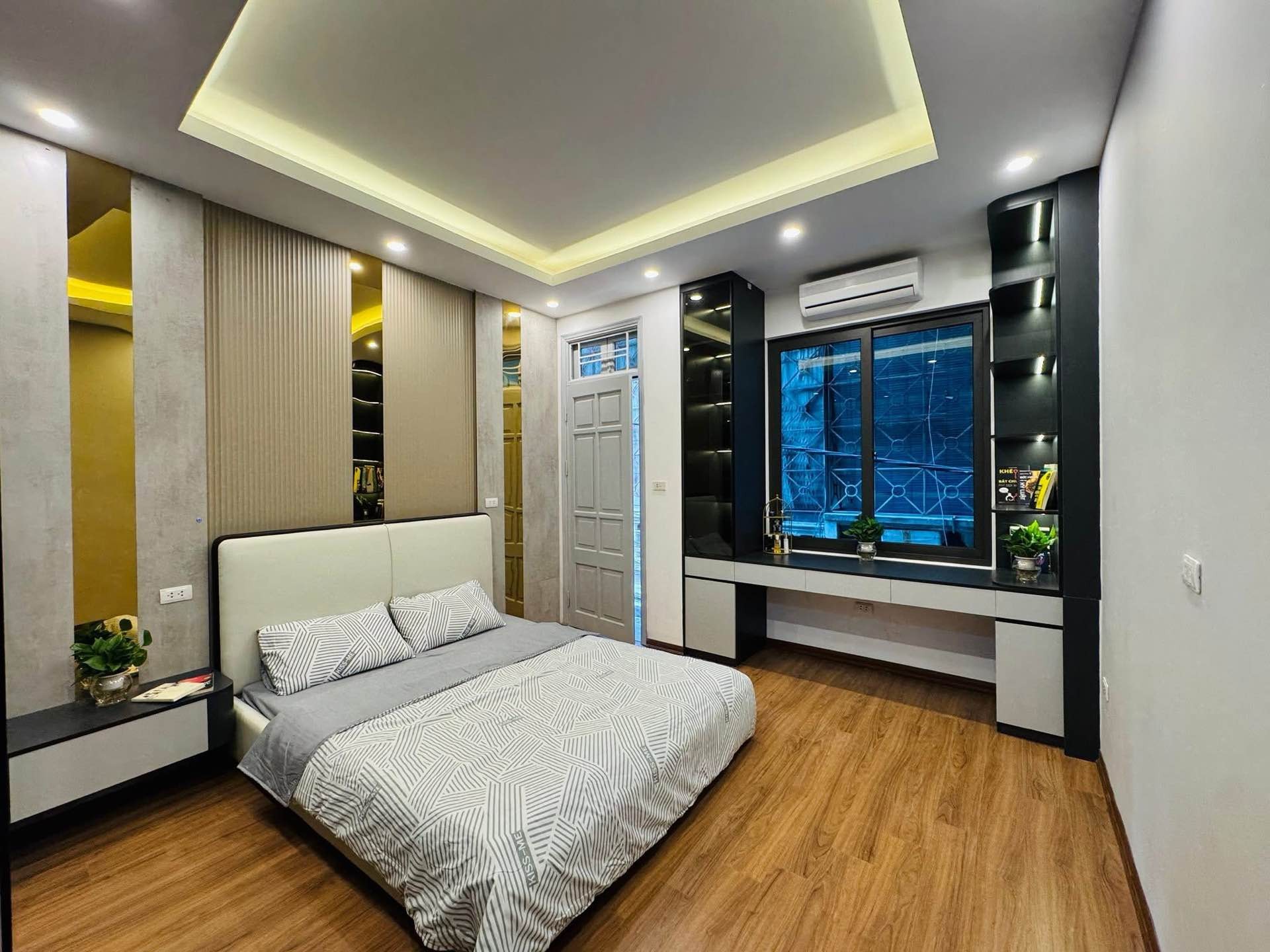 Nhà 5 tầng Hoàng Mai - Sống sang, kinh doanh đỉnh
