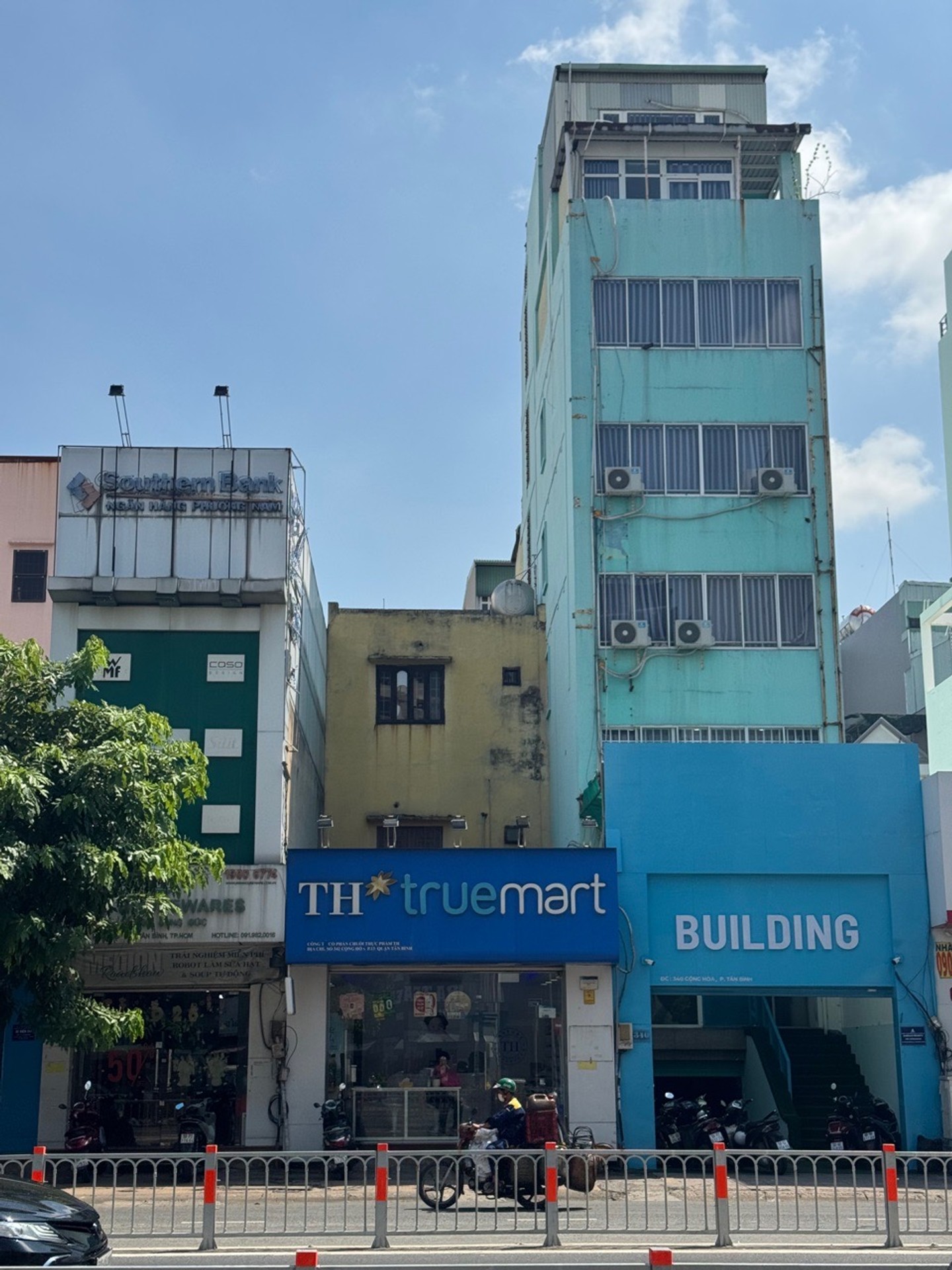 Nhà mặt phố Cộng Hòa cực đỉnh, hai mặt tiền rộng rãi